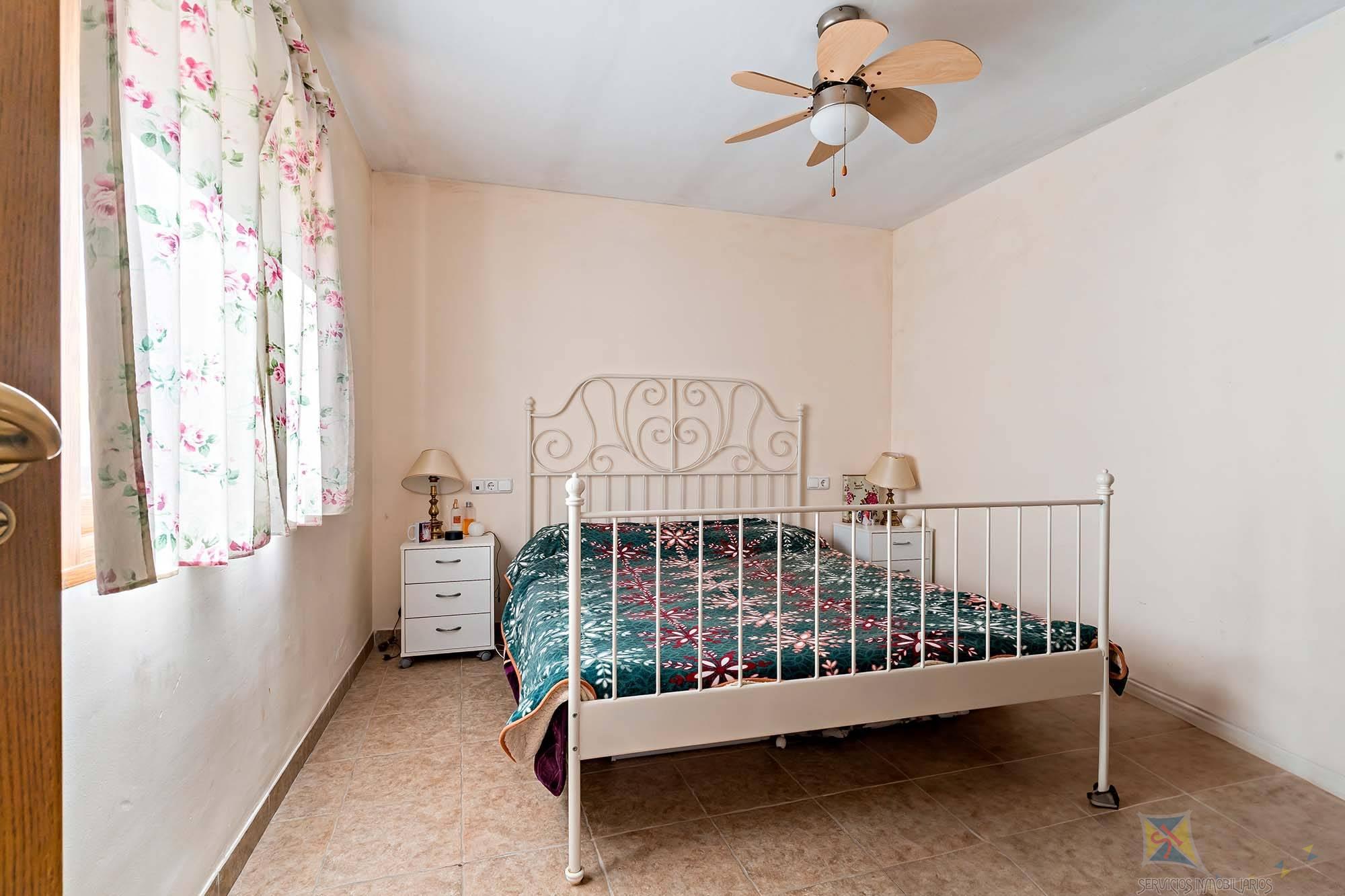For sale of house in Adra