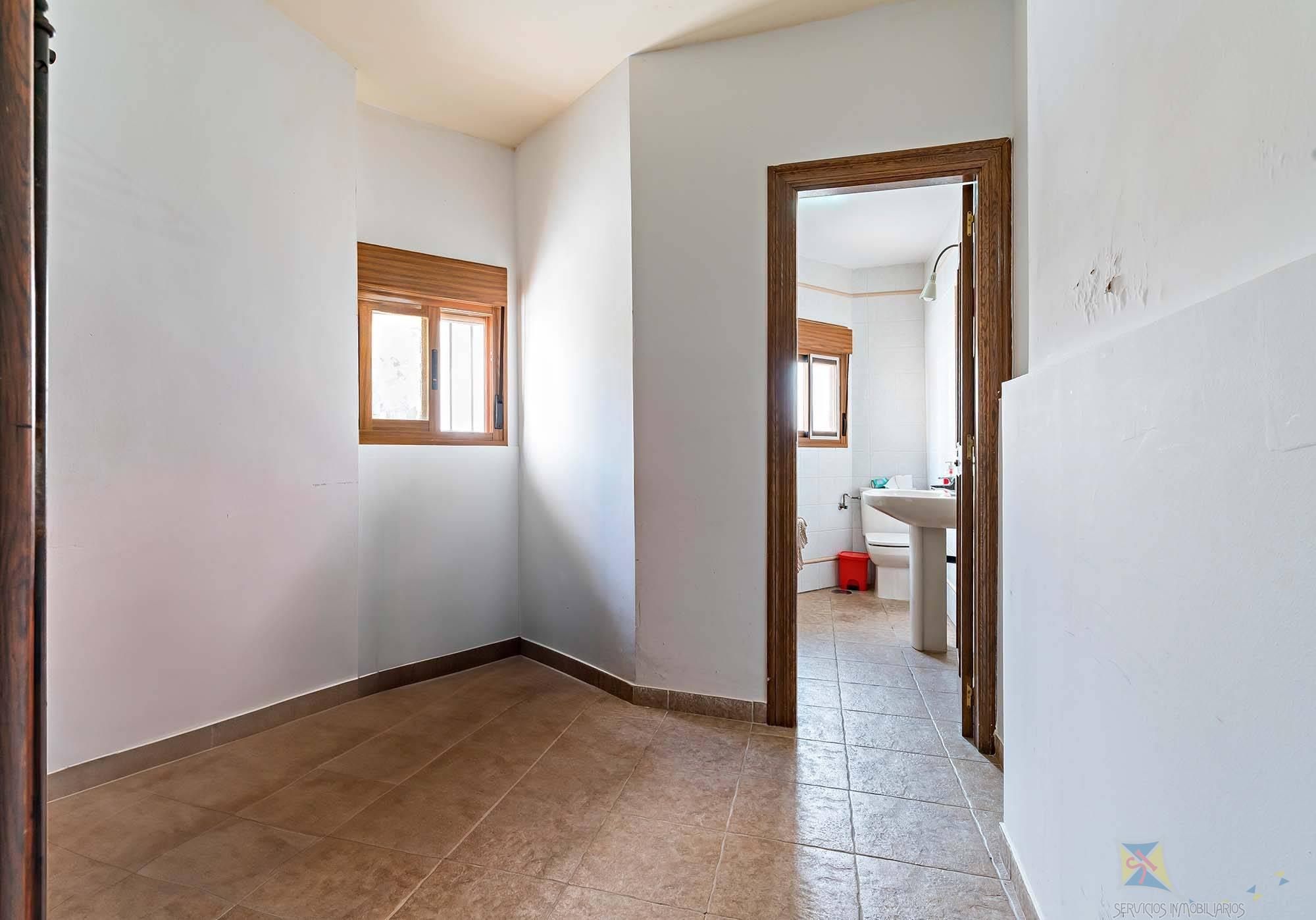 For sale of house in Adra