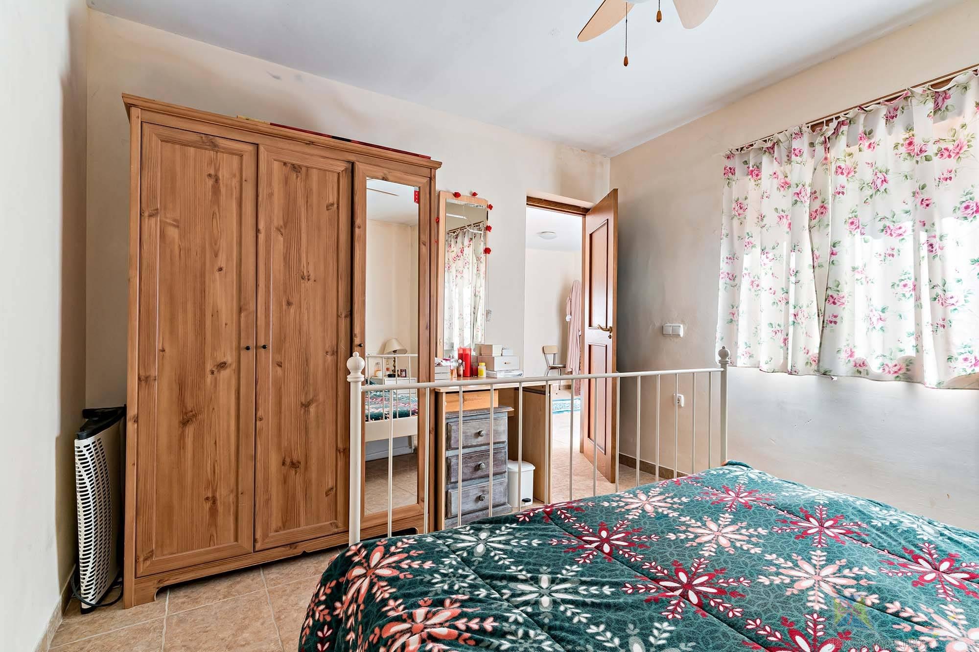 For sale of house in Adra