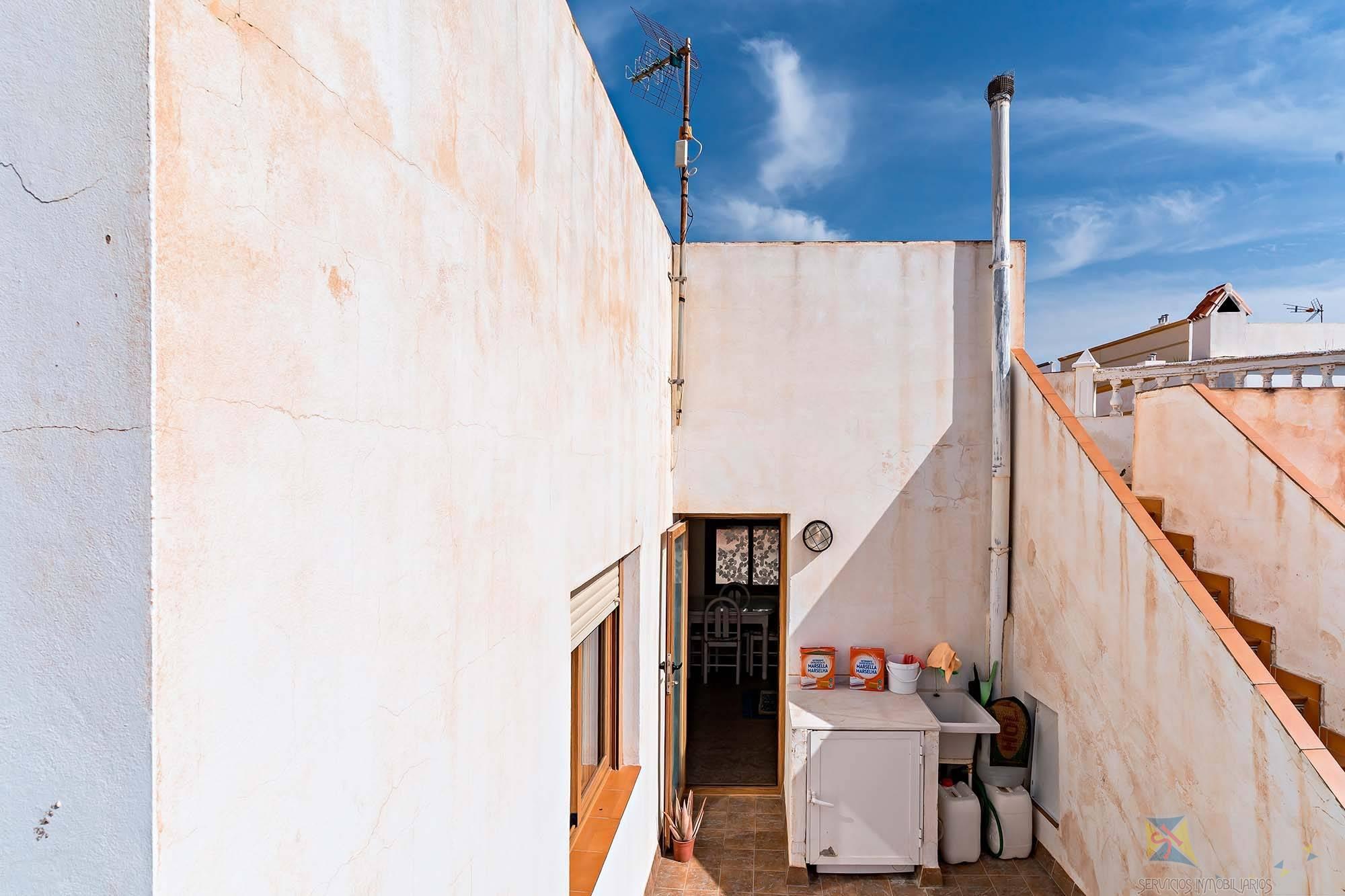 For sale of house in Adra
