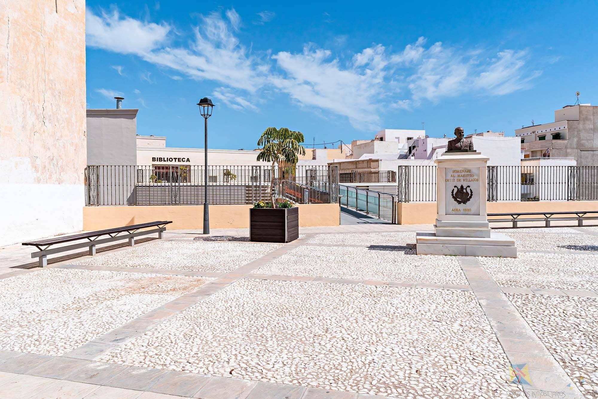 For sale of house in Adra