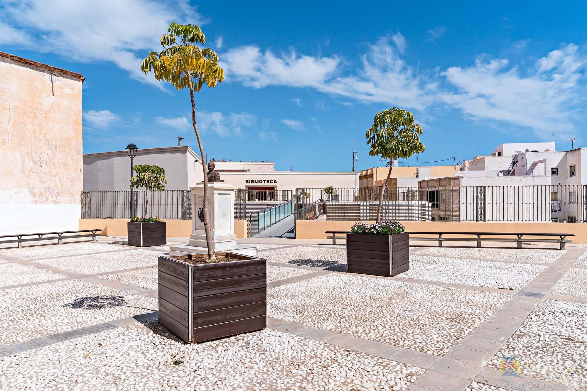 For sale of house in Adra