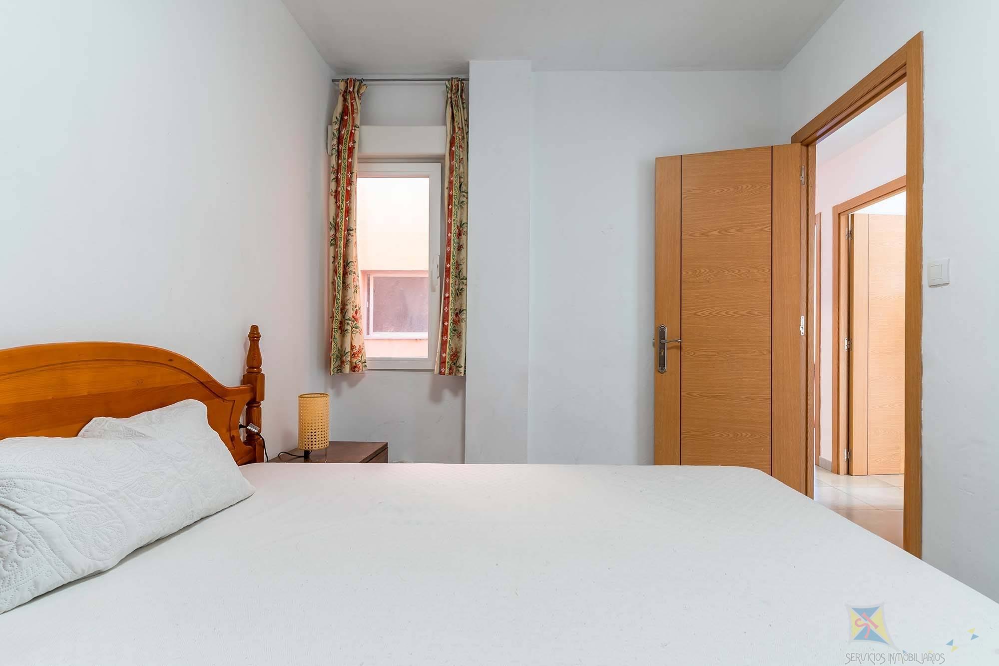 For sale of flat in Roquetas de Mar