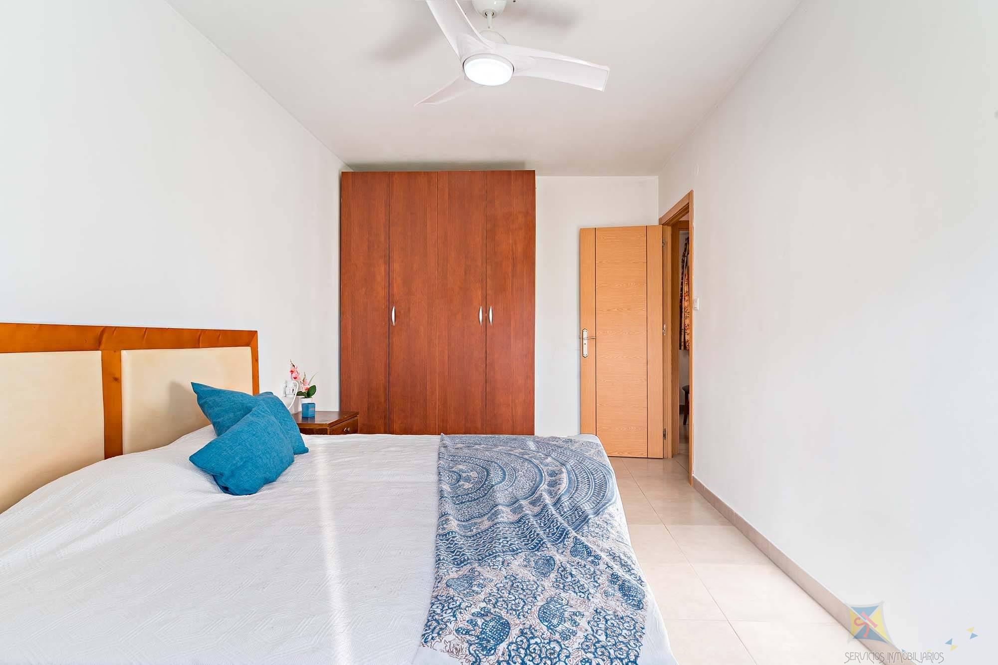 For sale of flat in Roquetas de Mar