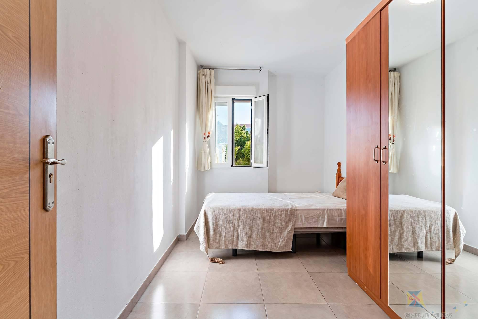 For sale of flat in Roquetas de Mar