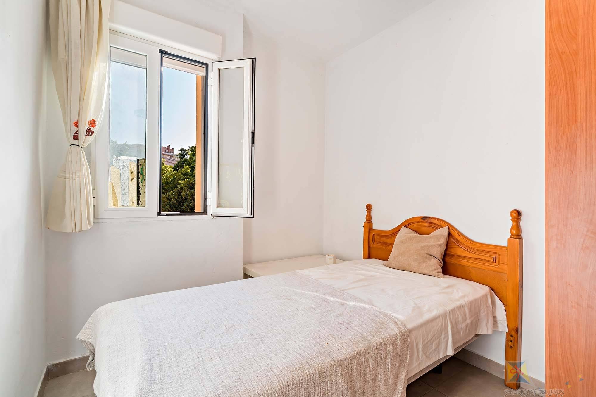 For sale of flat in Roquetas de Mar