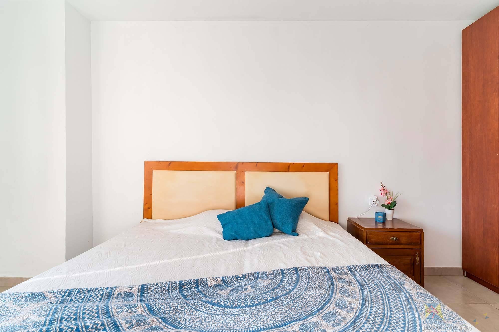 For sale of flat in Roquetas de Mar