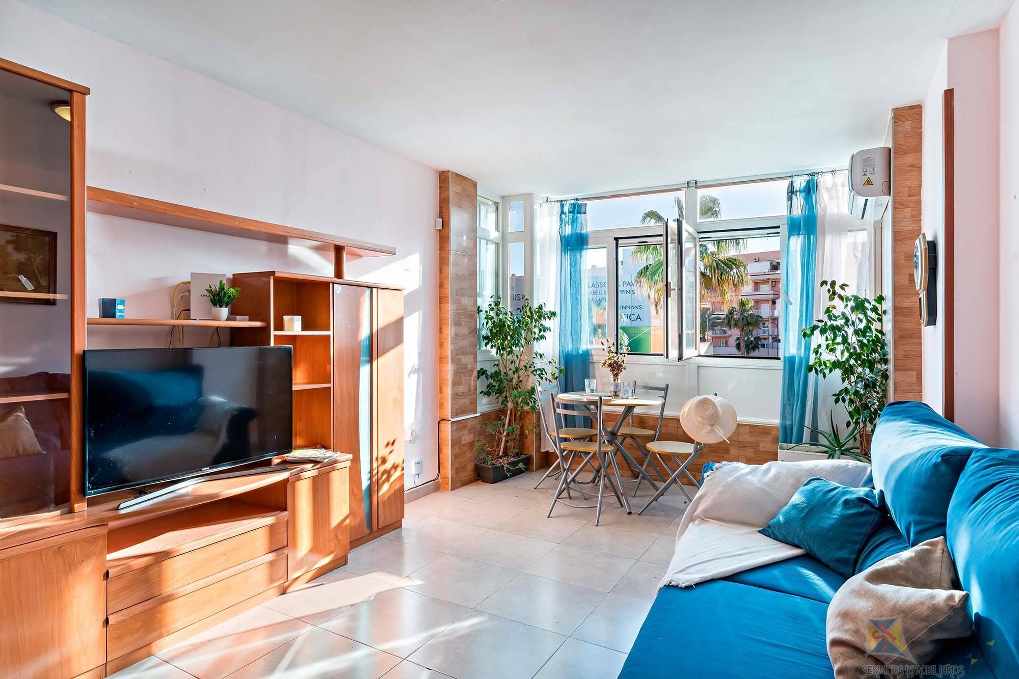 For sale of flat in Roquetas de Mar