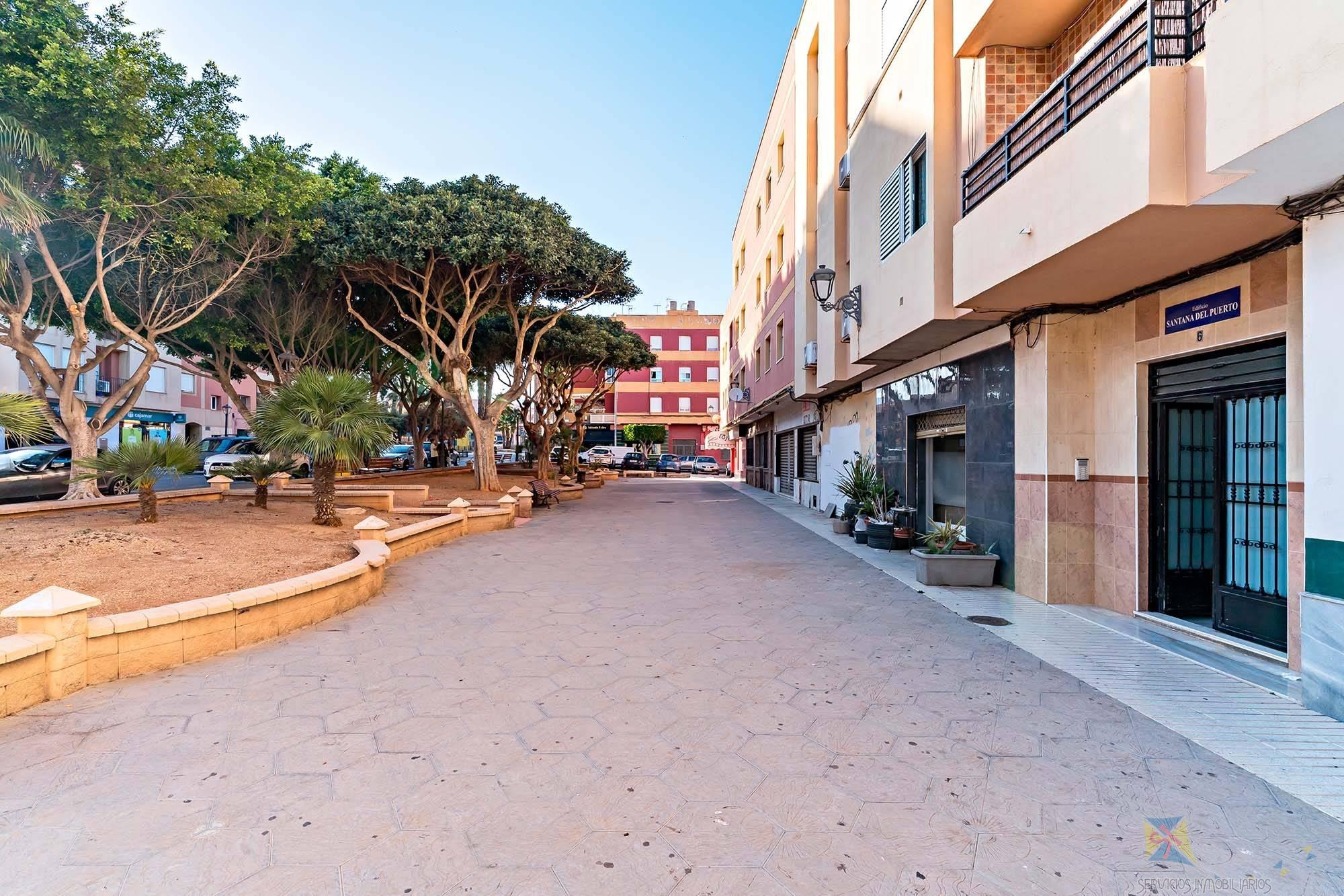 For sale of flat in Roquetas de Mar