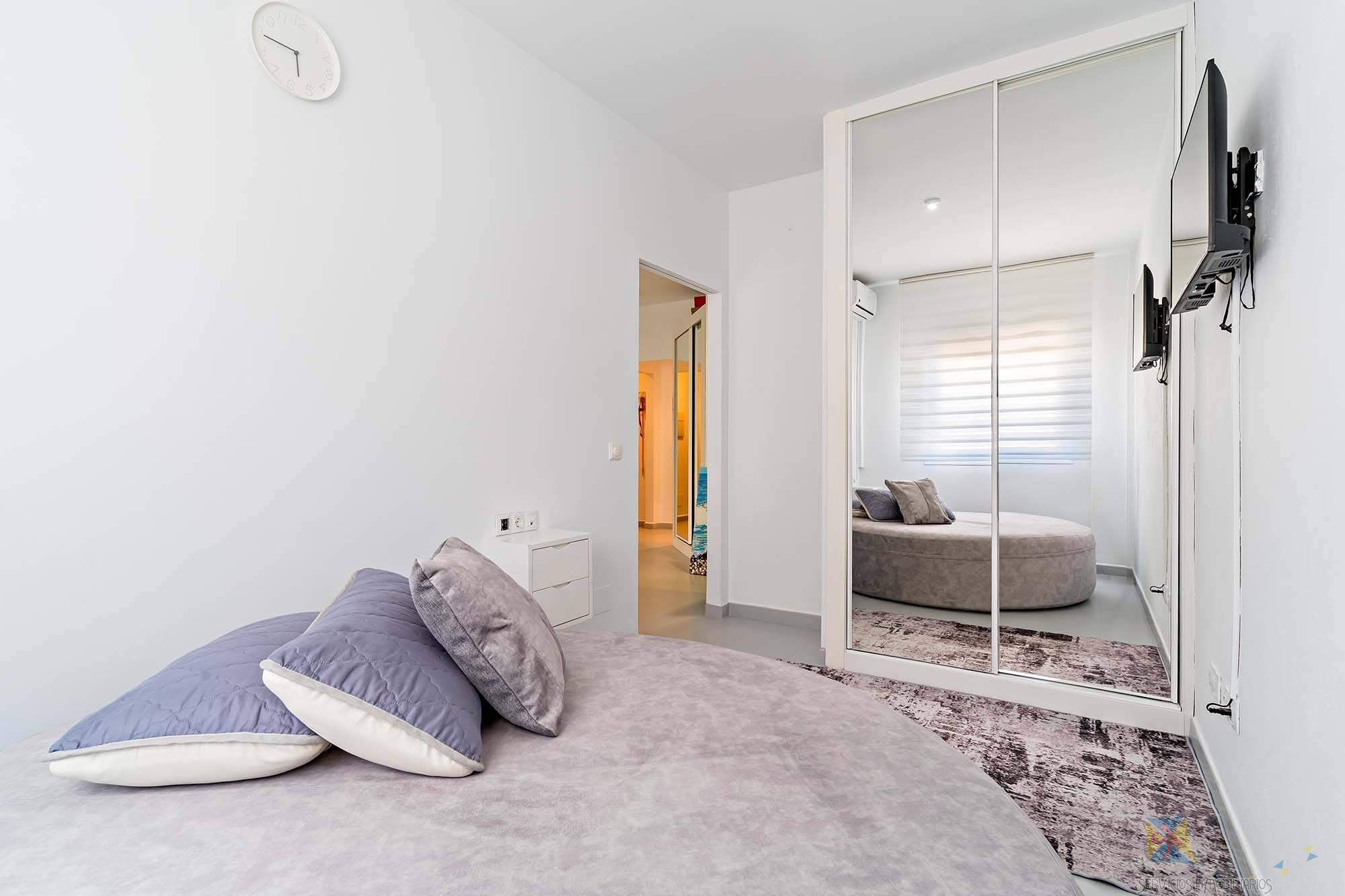 For sale of flat in Roquetas de Mar