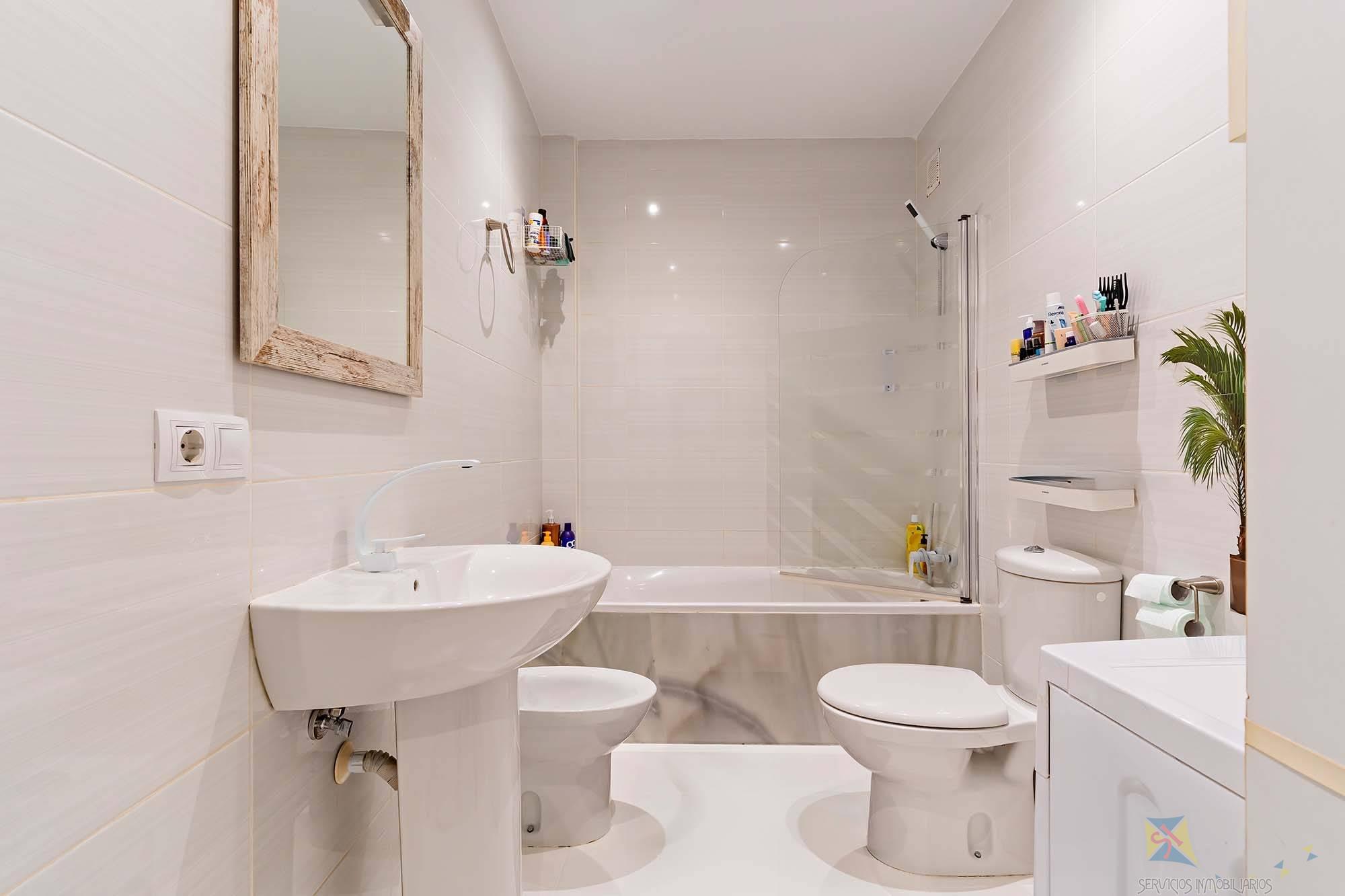 For sale of flat in Roquetas de Mar