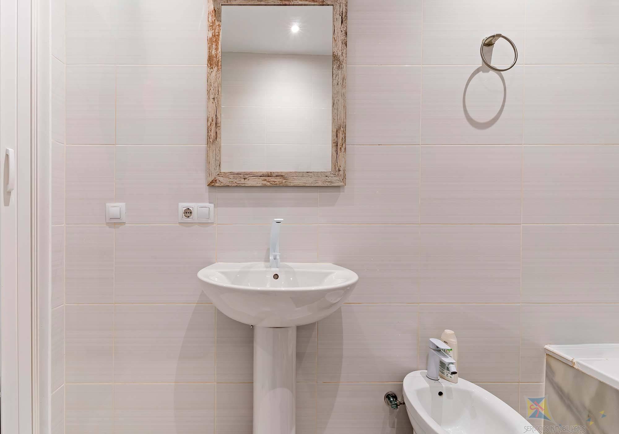 For sale of flat in Roquetas de Mar