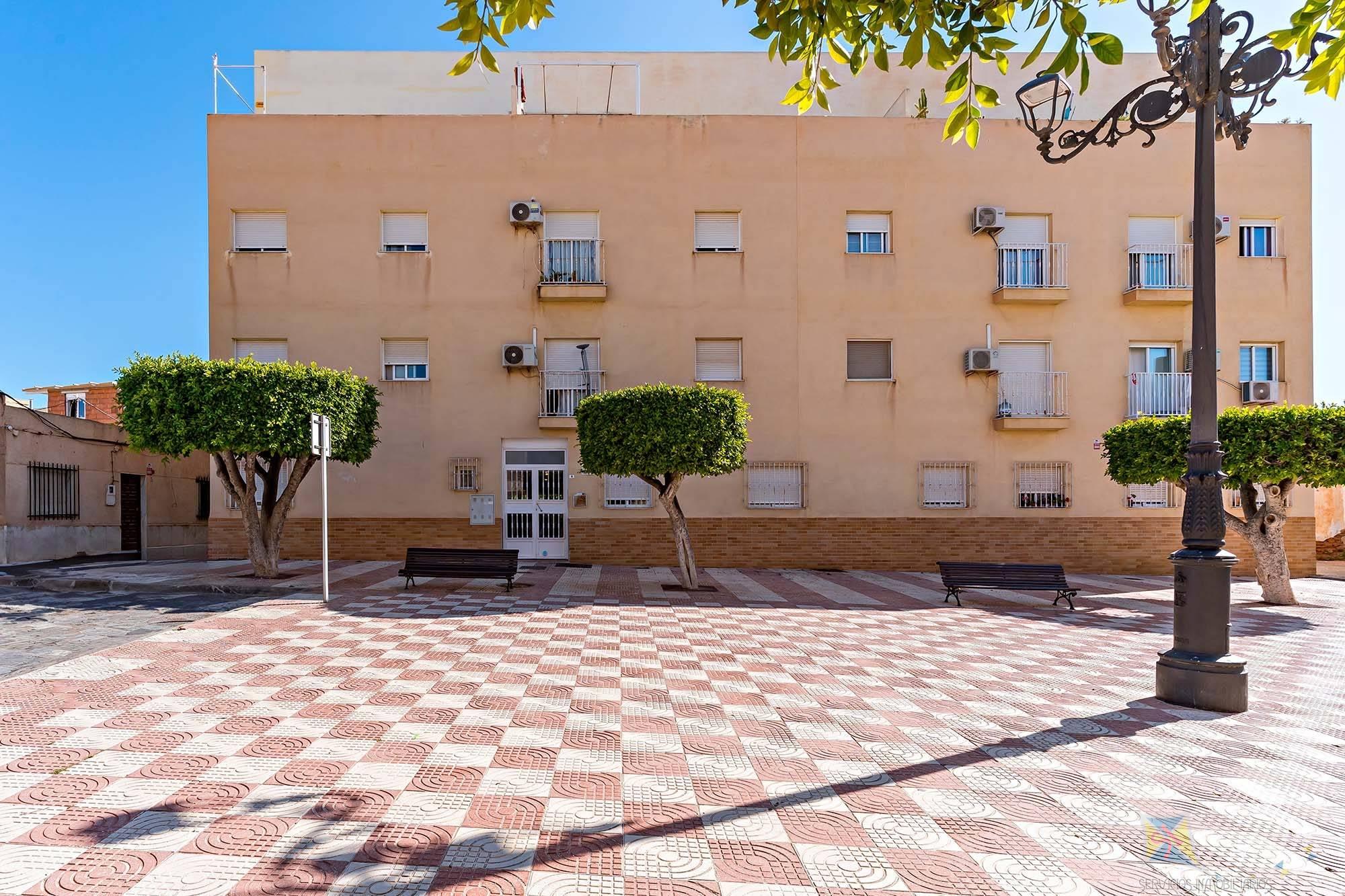 For sale of flat in Roquetas de Mar