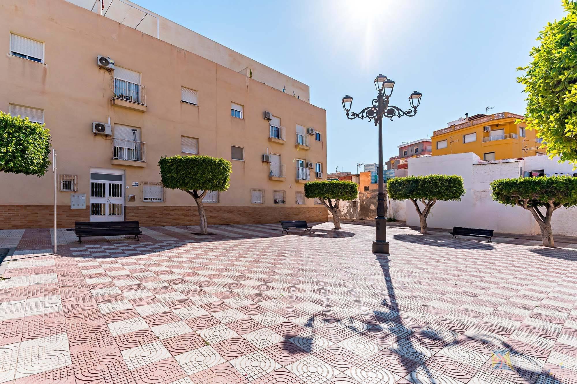 For sale of flat in Roquetas de Mar