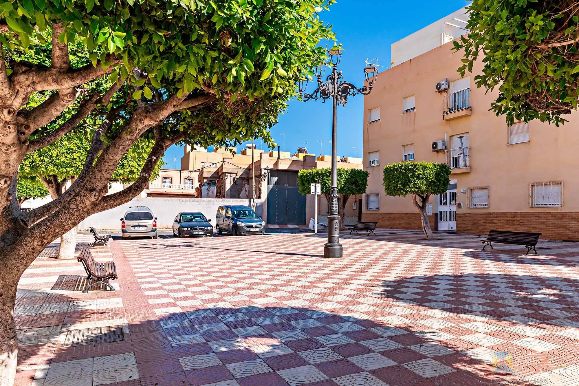 For sale of flat in Roquetas de Mar