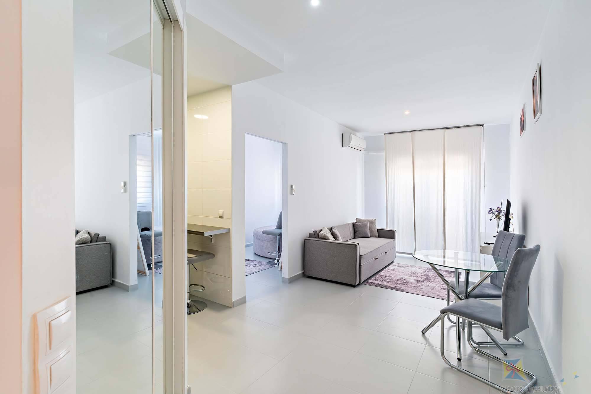 For sale of flat in Roquetas de Mar