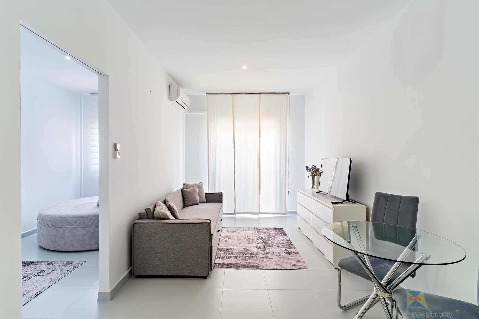 For sale of flat in Roquetas de Mar