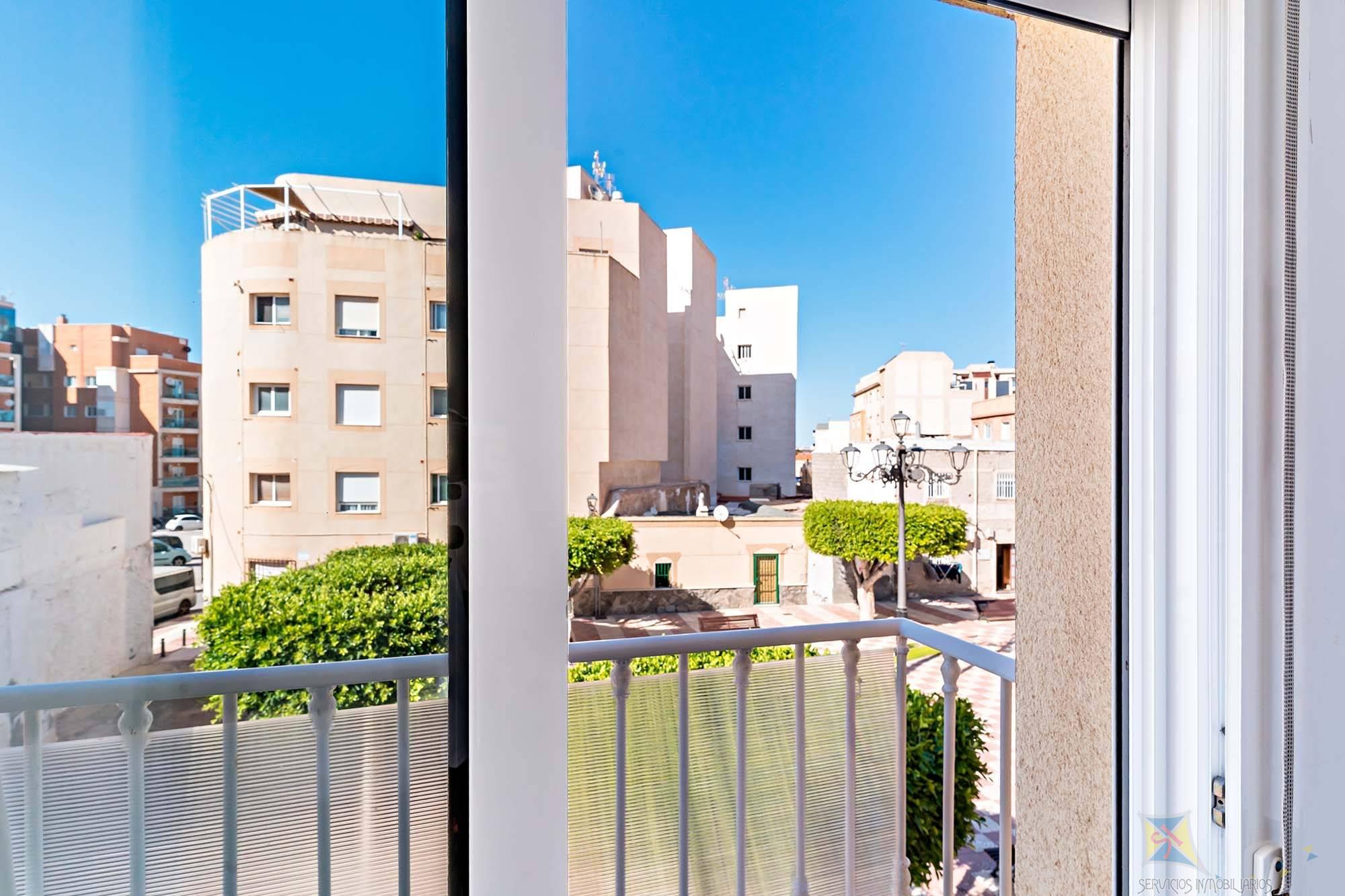 For sale of flat in Roquetas de Mar