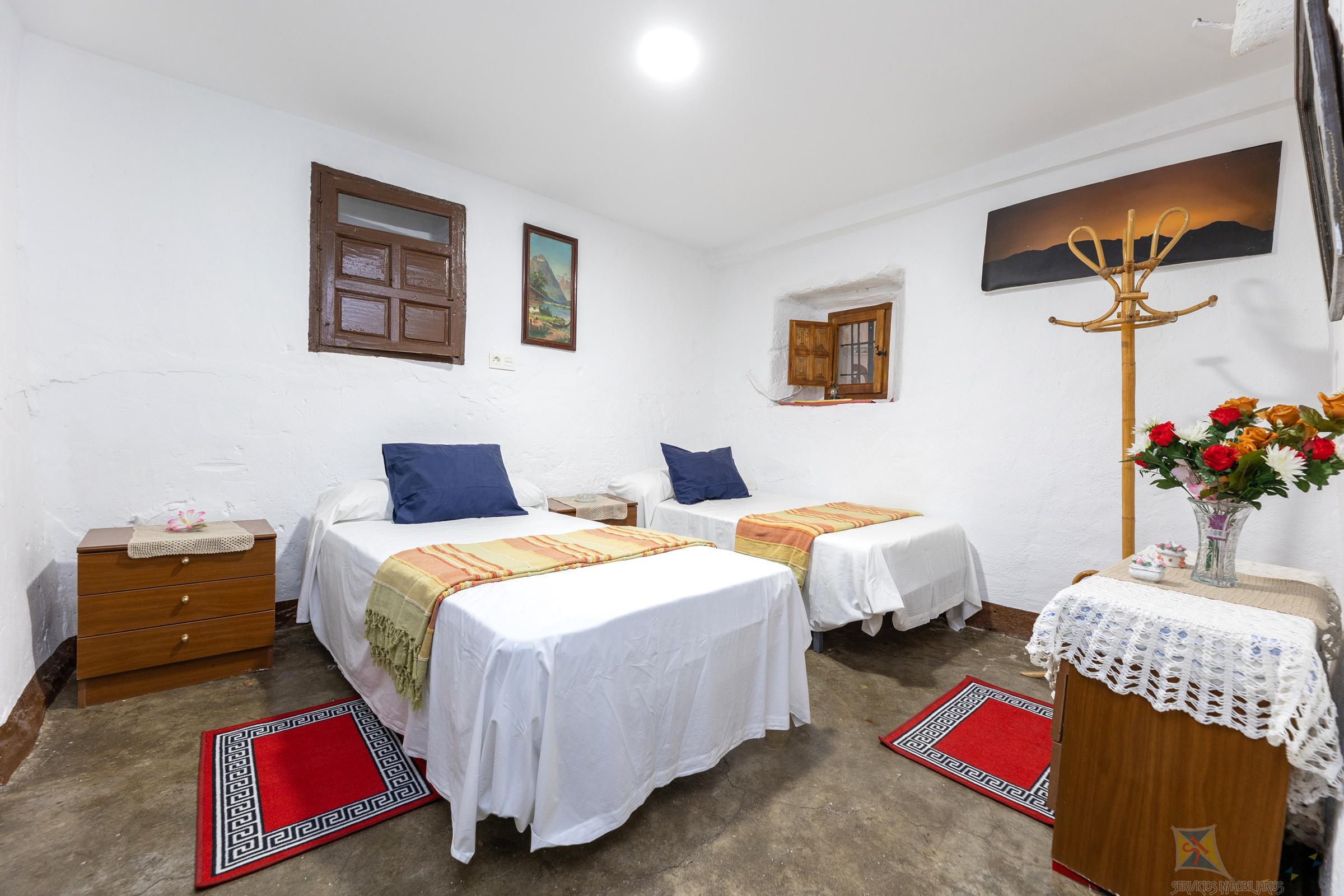 For sale of house in Alhama de Granada