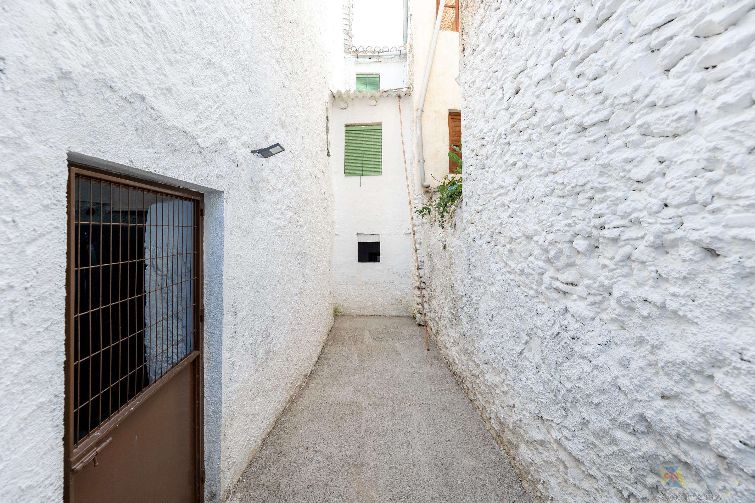 For sale of house in Alhama de Granada
