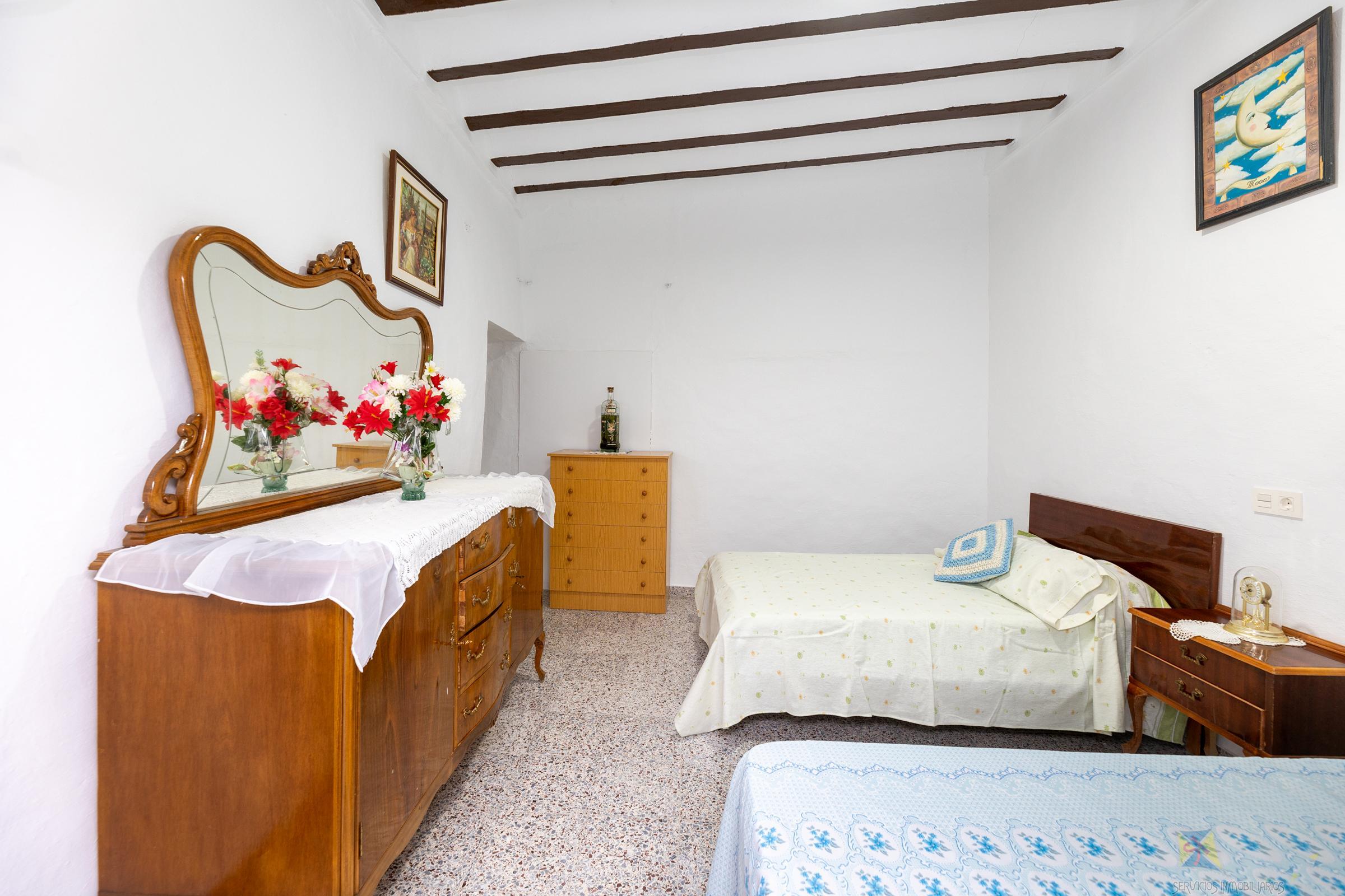 For sale of house in Alhama de Granada