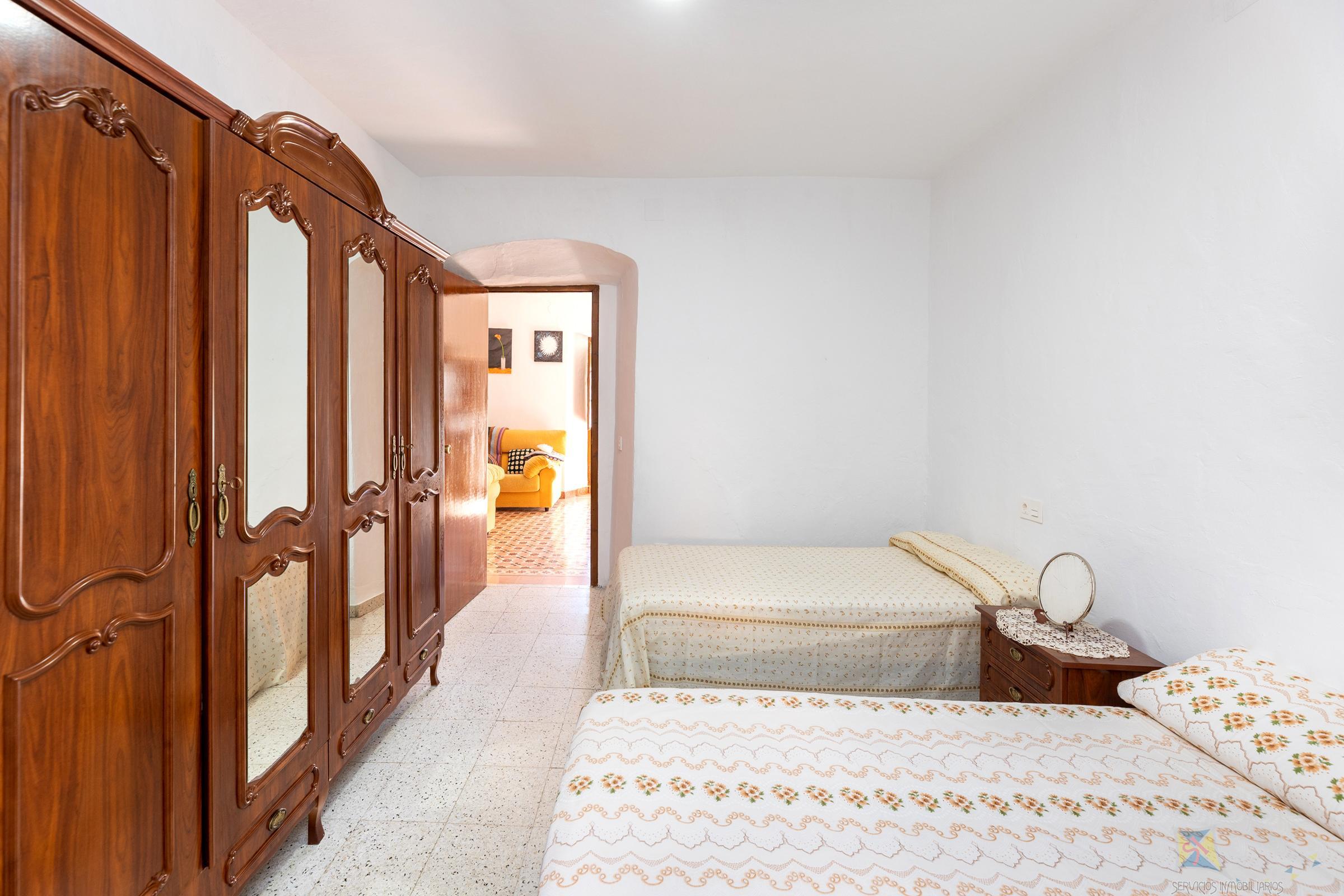 For sale of house in Alhama de Granada