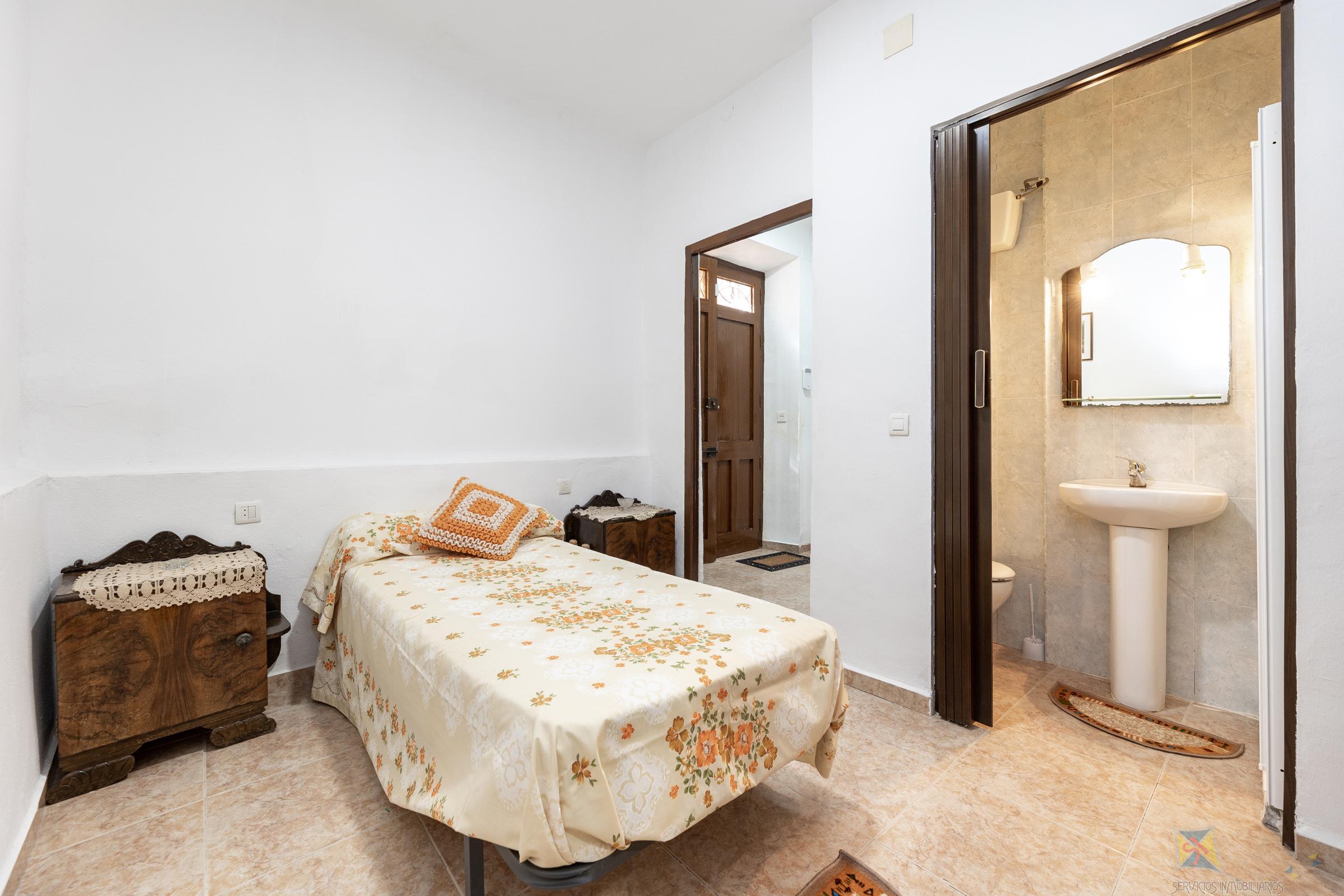 For sale of house in Alhama de Granada