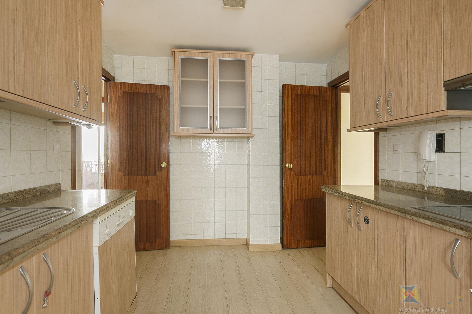 For sale of flat in Granada