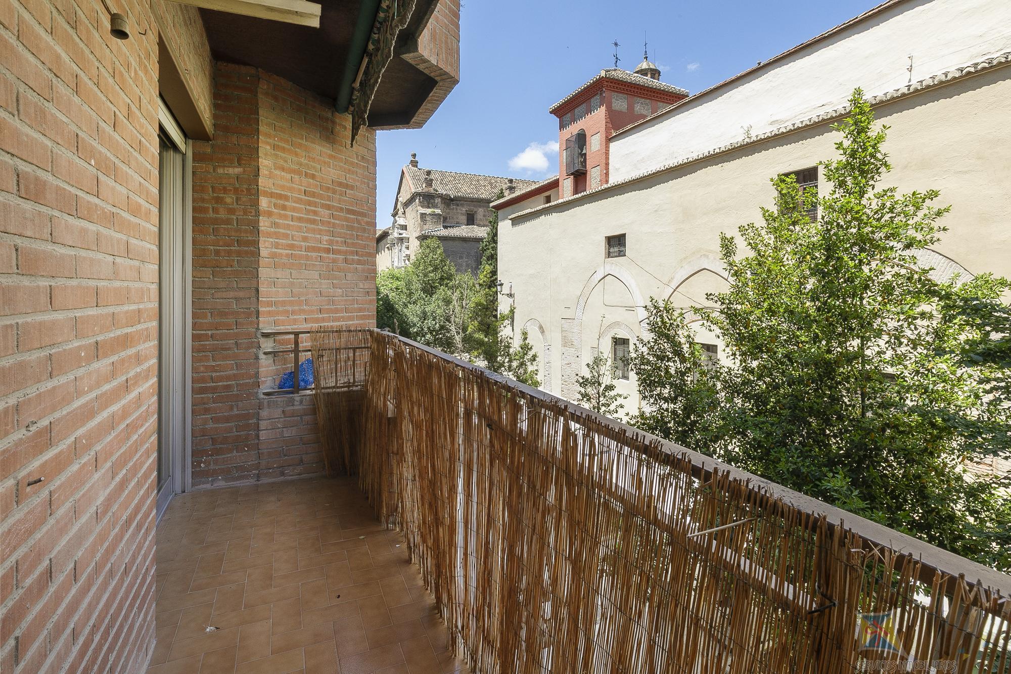 For sale of flat in Granada