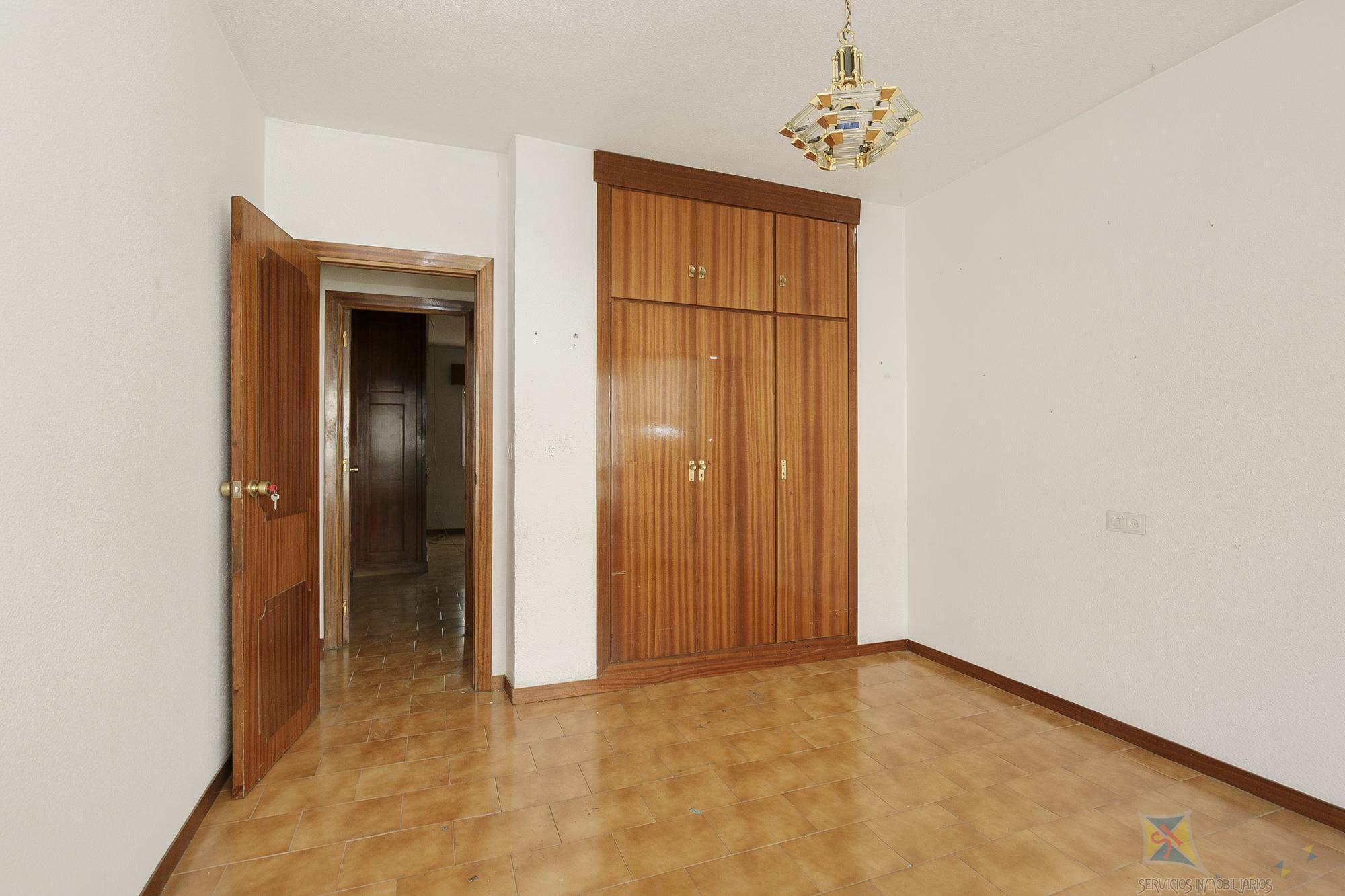For sale of flat in Granada