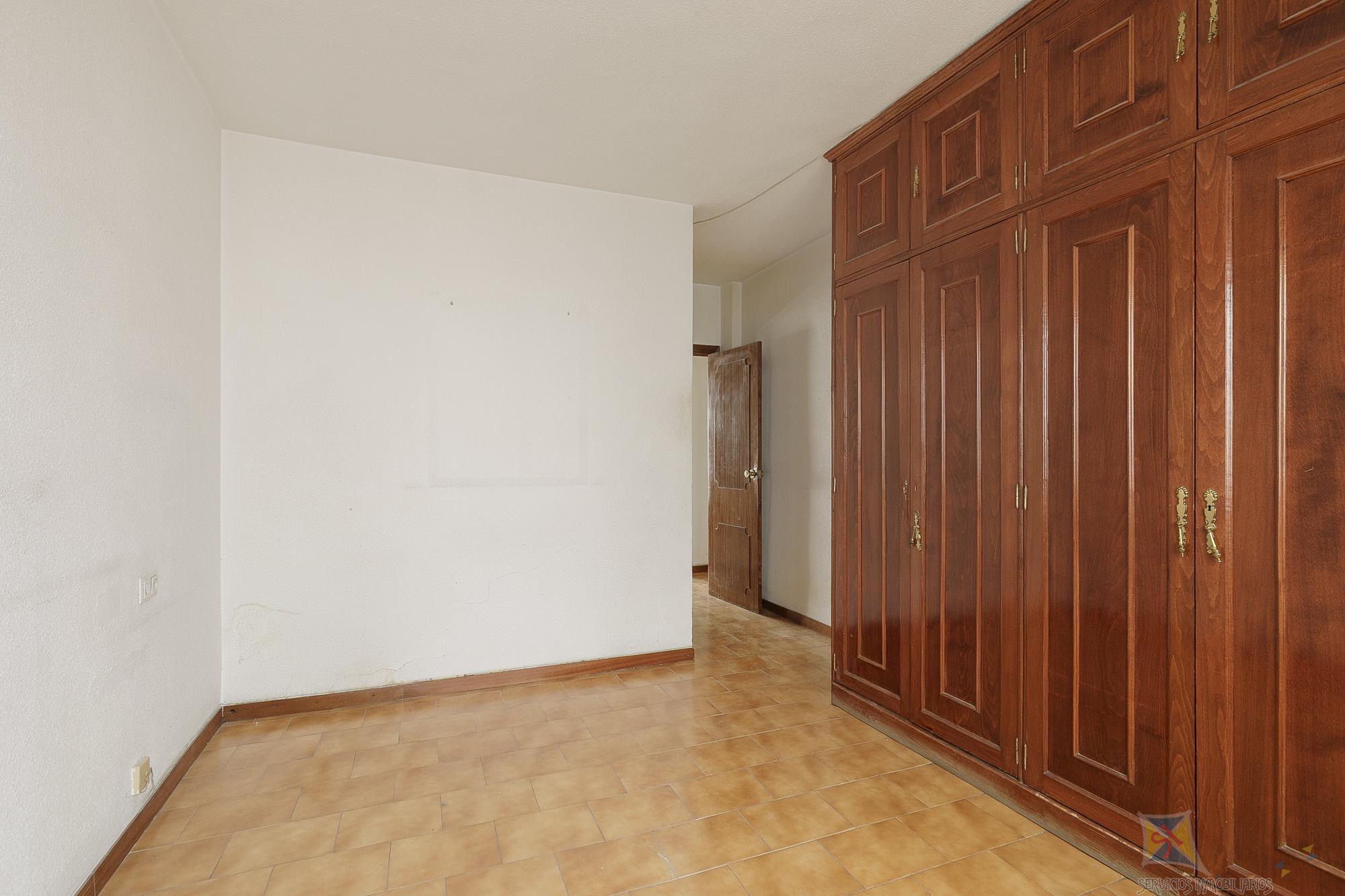 For sale of flat in Granada