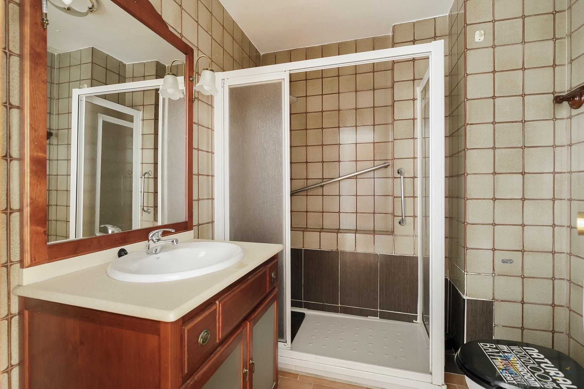 For sale of flat in Granada