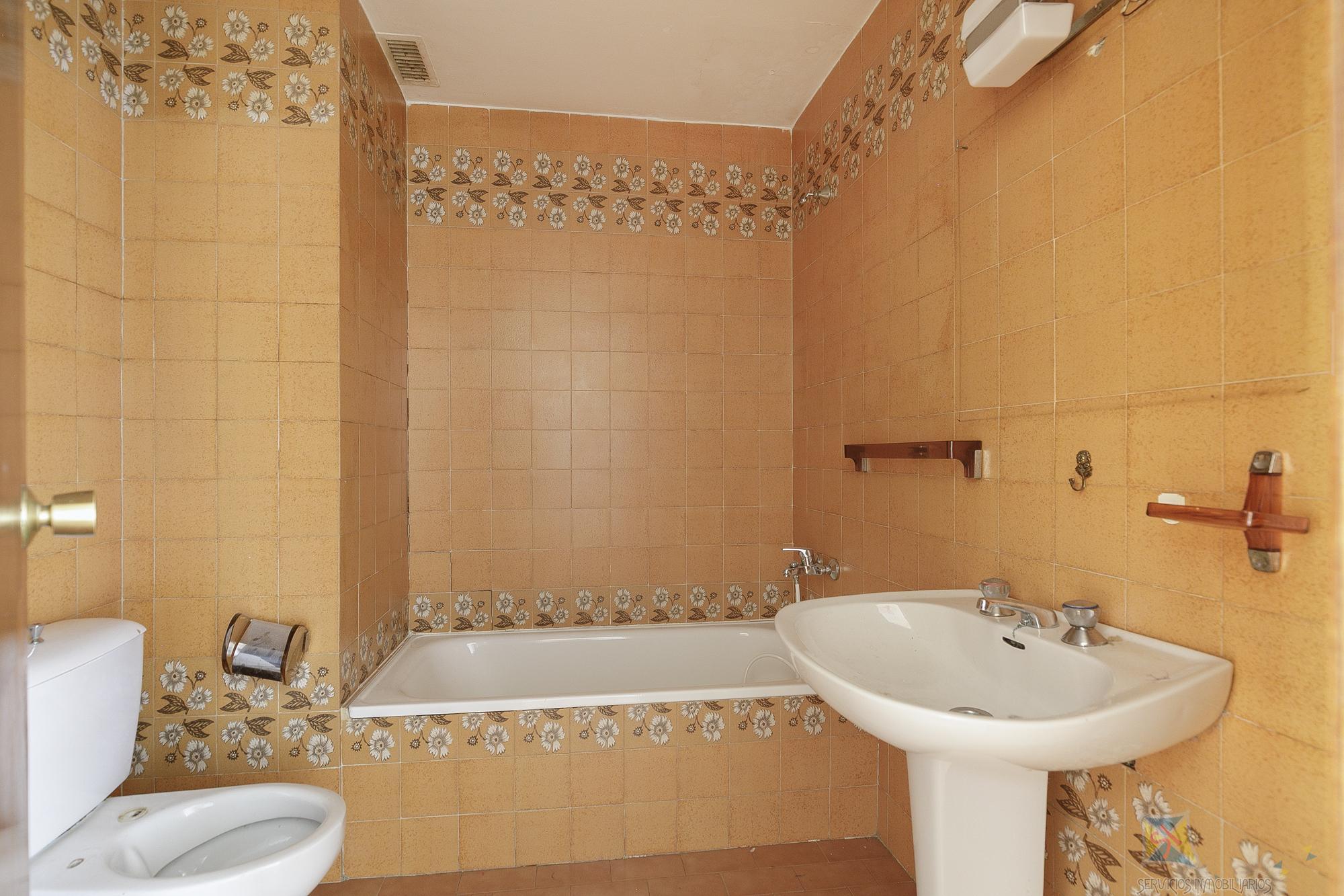For sale of flat in Granada