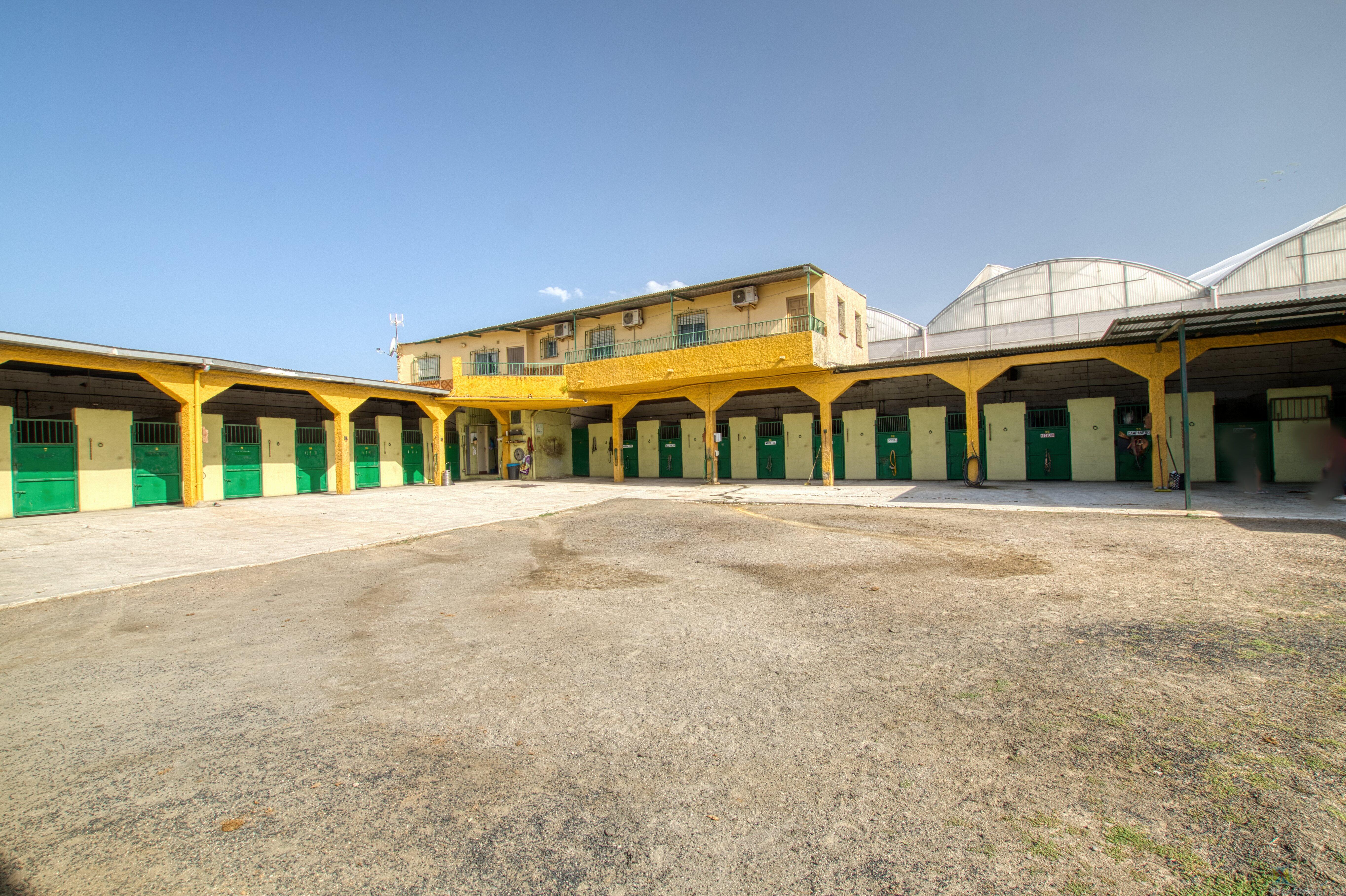For sale of farmhouse in Torre del mar