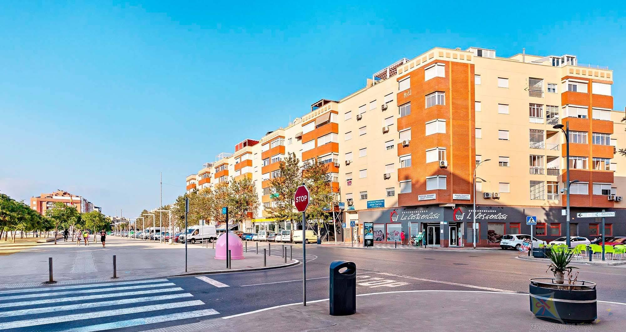 For sale of flat in Roquetas de Mar