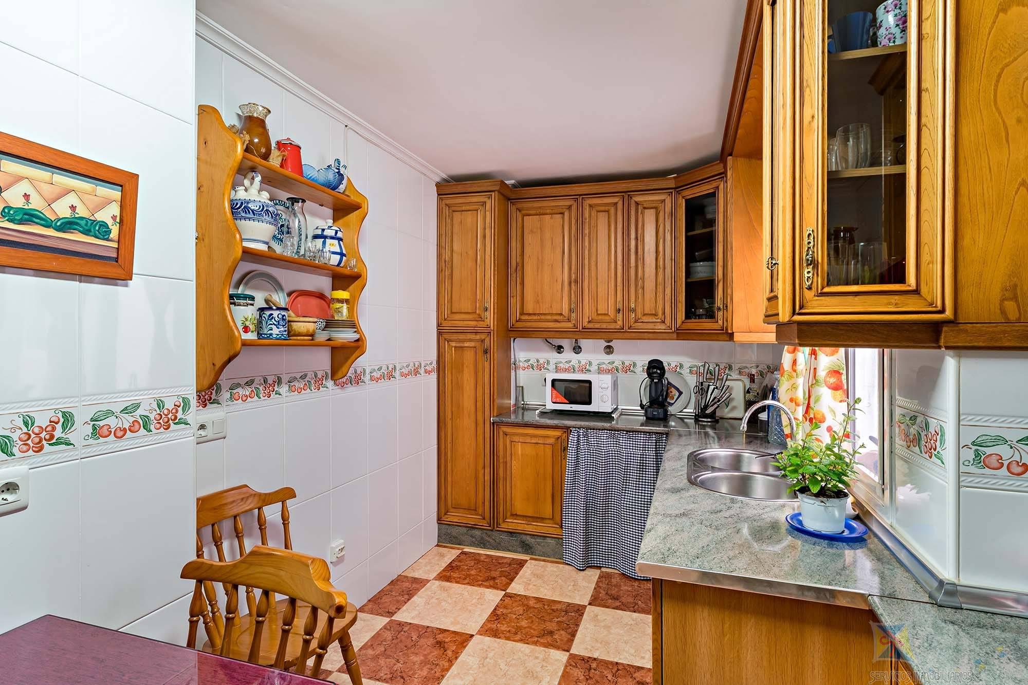 For sale of flat in Roquetas de Mar