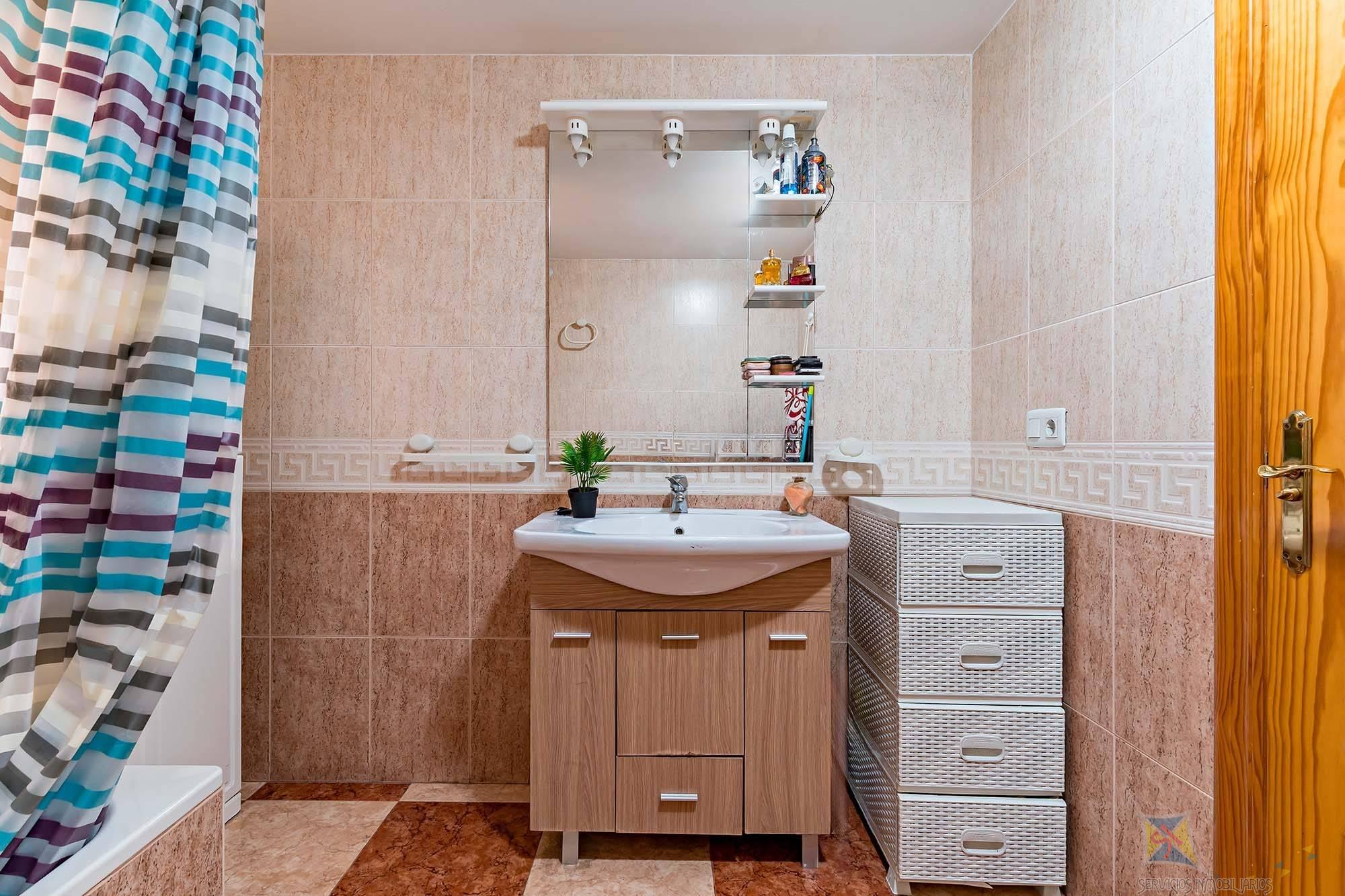 For sale of flat in Roquetas de Mar