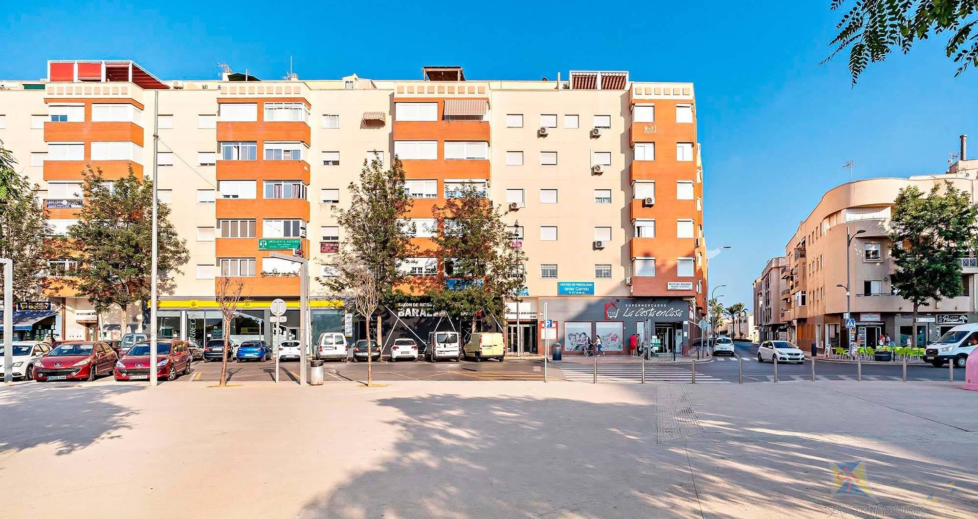 For sale of flat in Roquetas de Mar