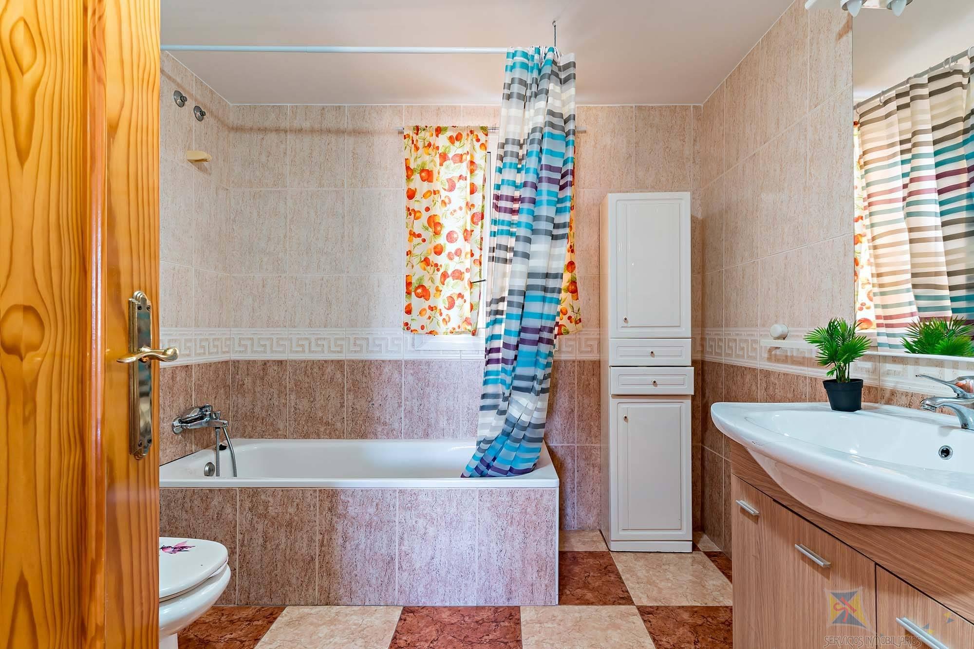 For sale of flat in Roquetas de Mar