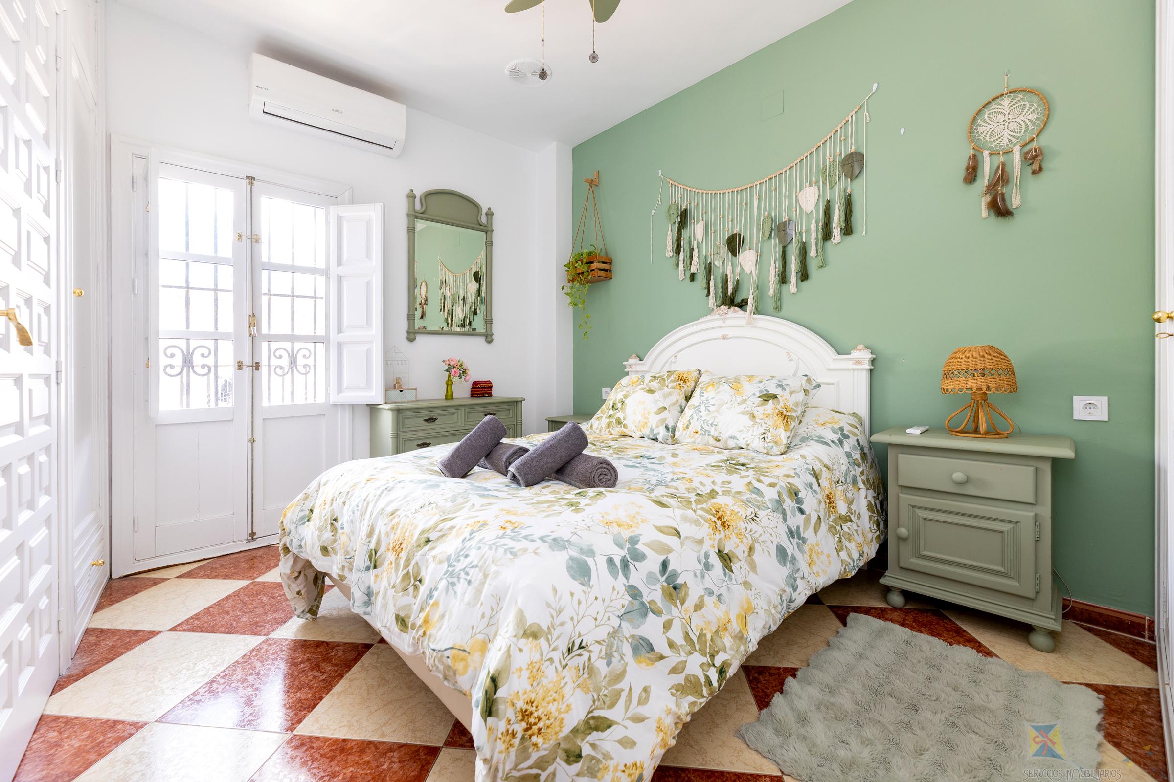 For sale of villa in Granada