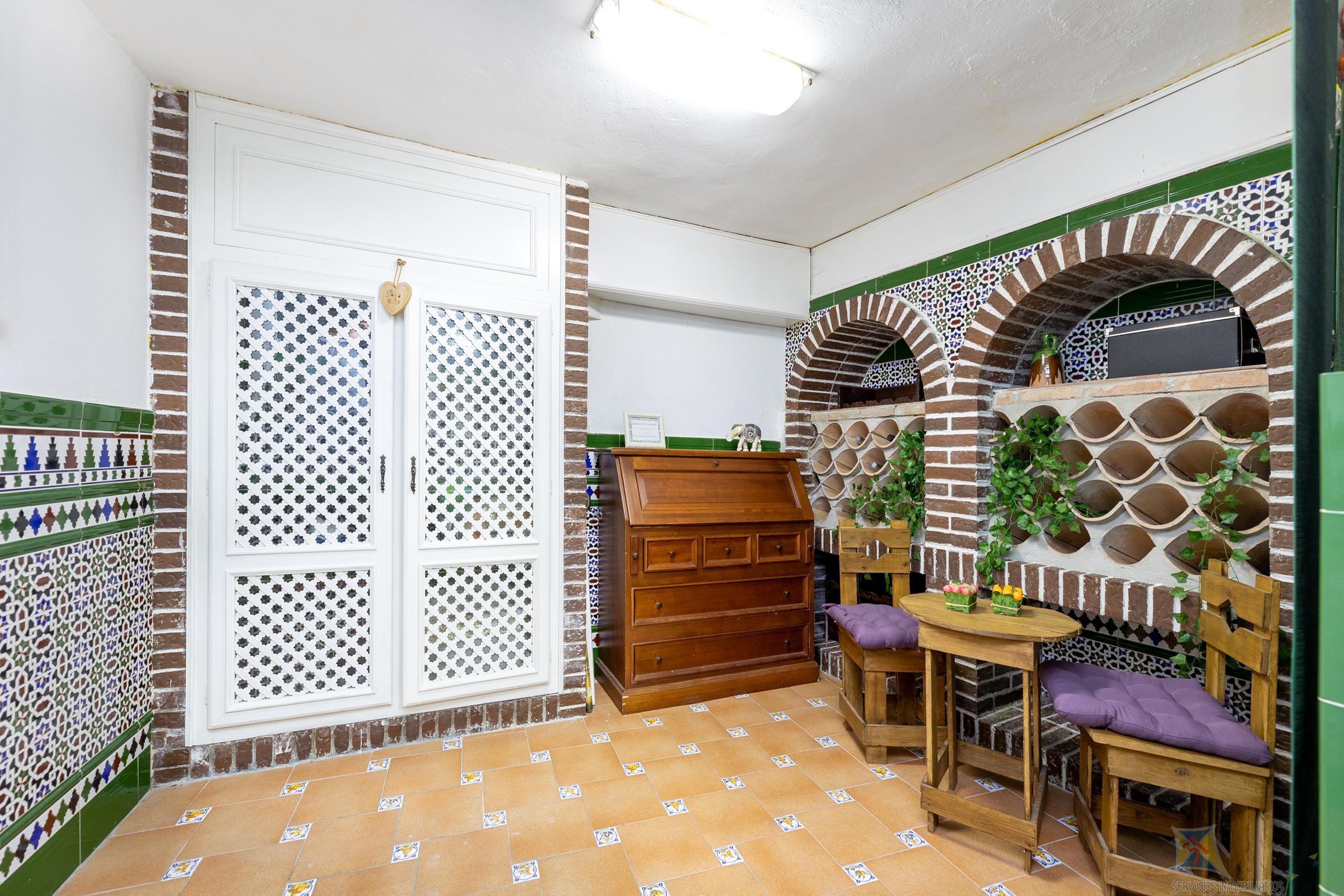 For sale of villa in Granada