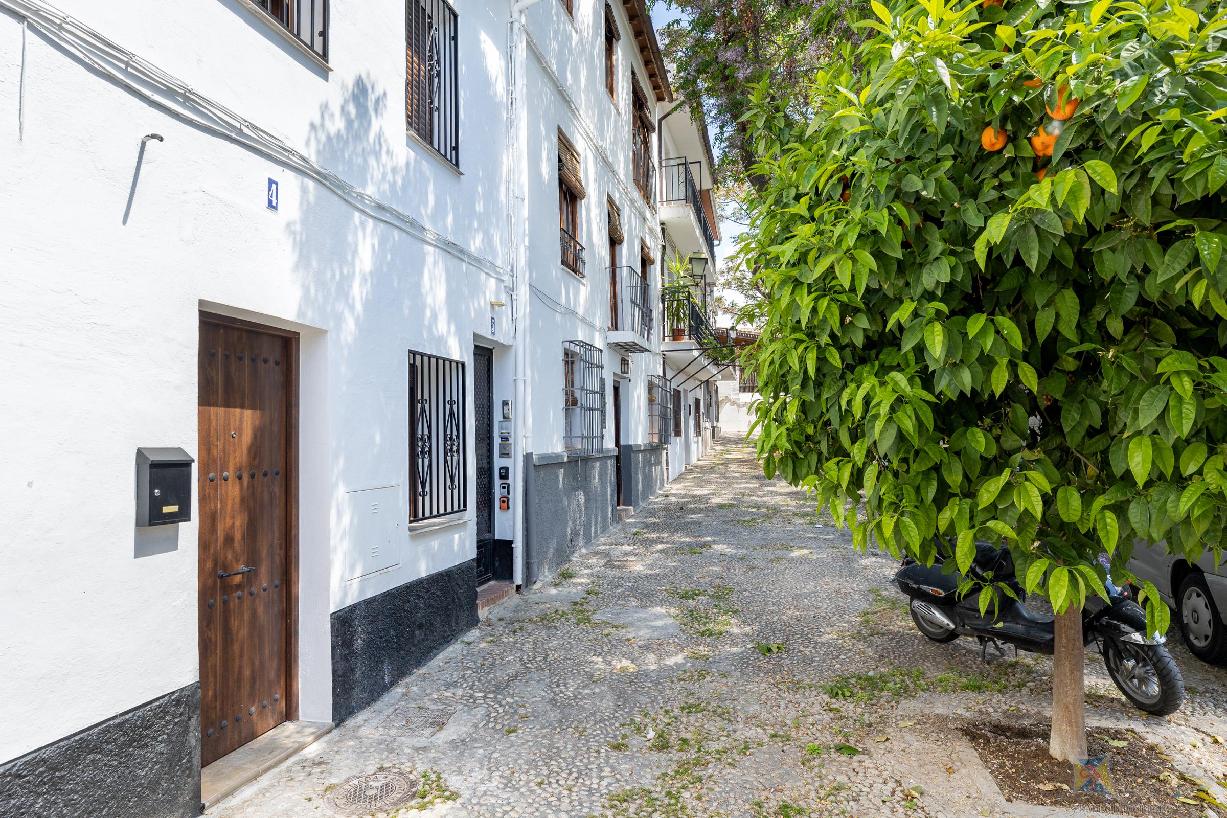 For sale of villa in Granada