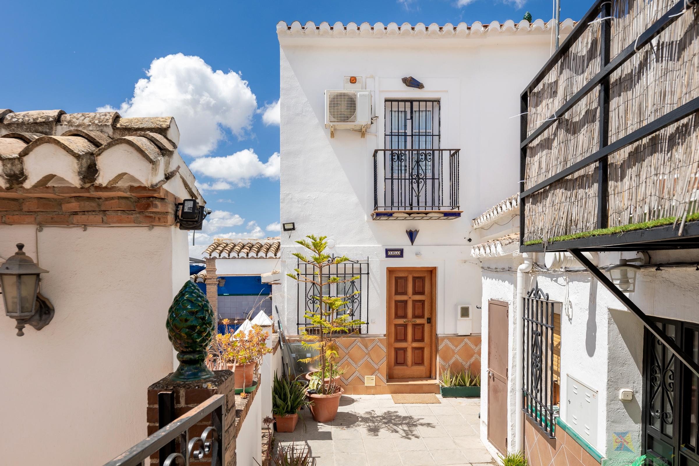 For sale of villa in Granada