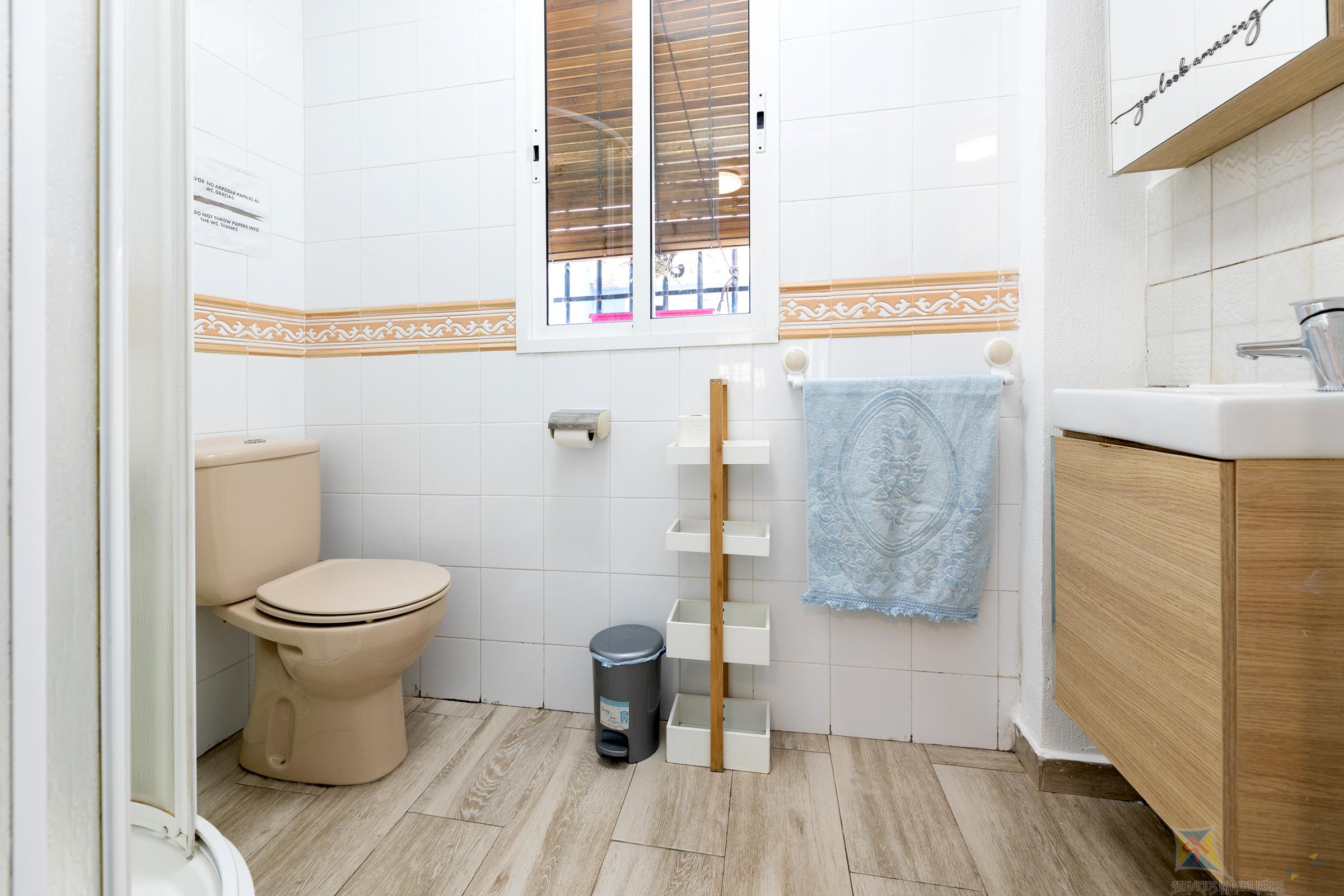 For sale of study in Granada
