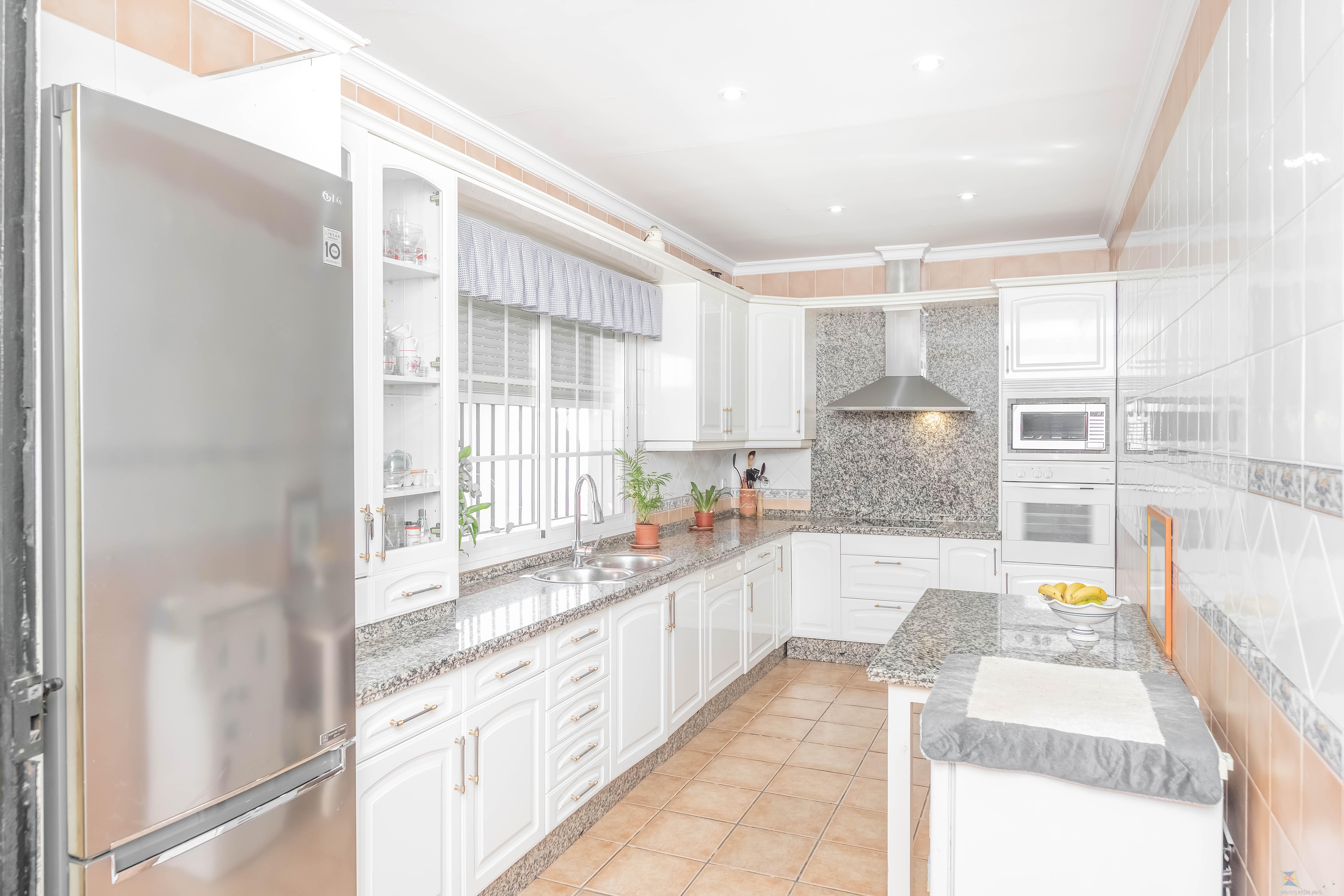 For sale of villa in Dos Hermanas