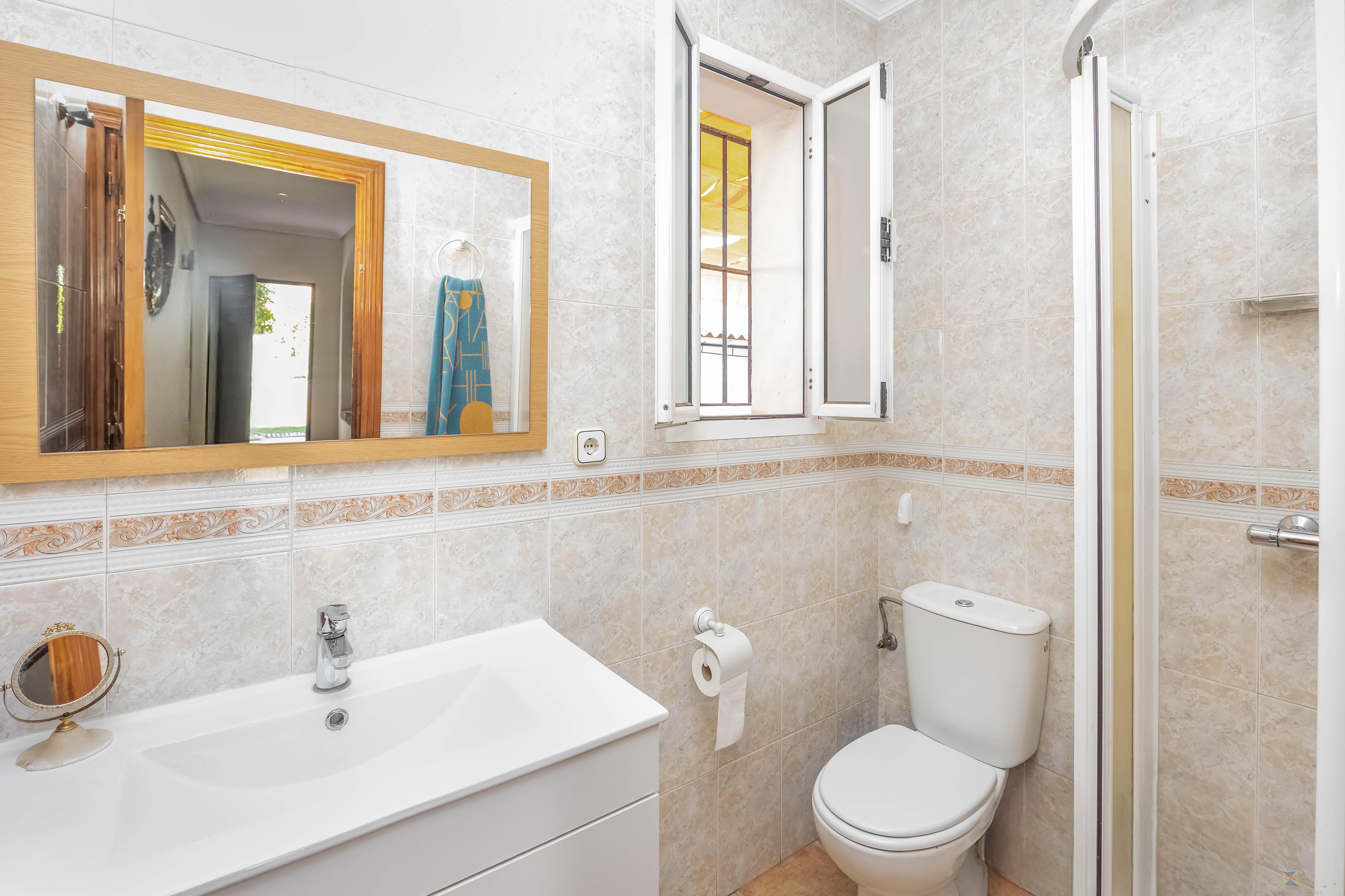 For sale of villa in Dos Hermanas