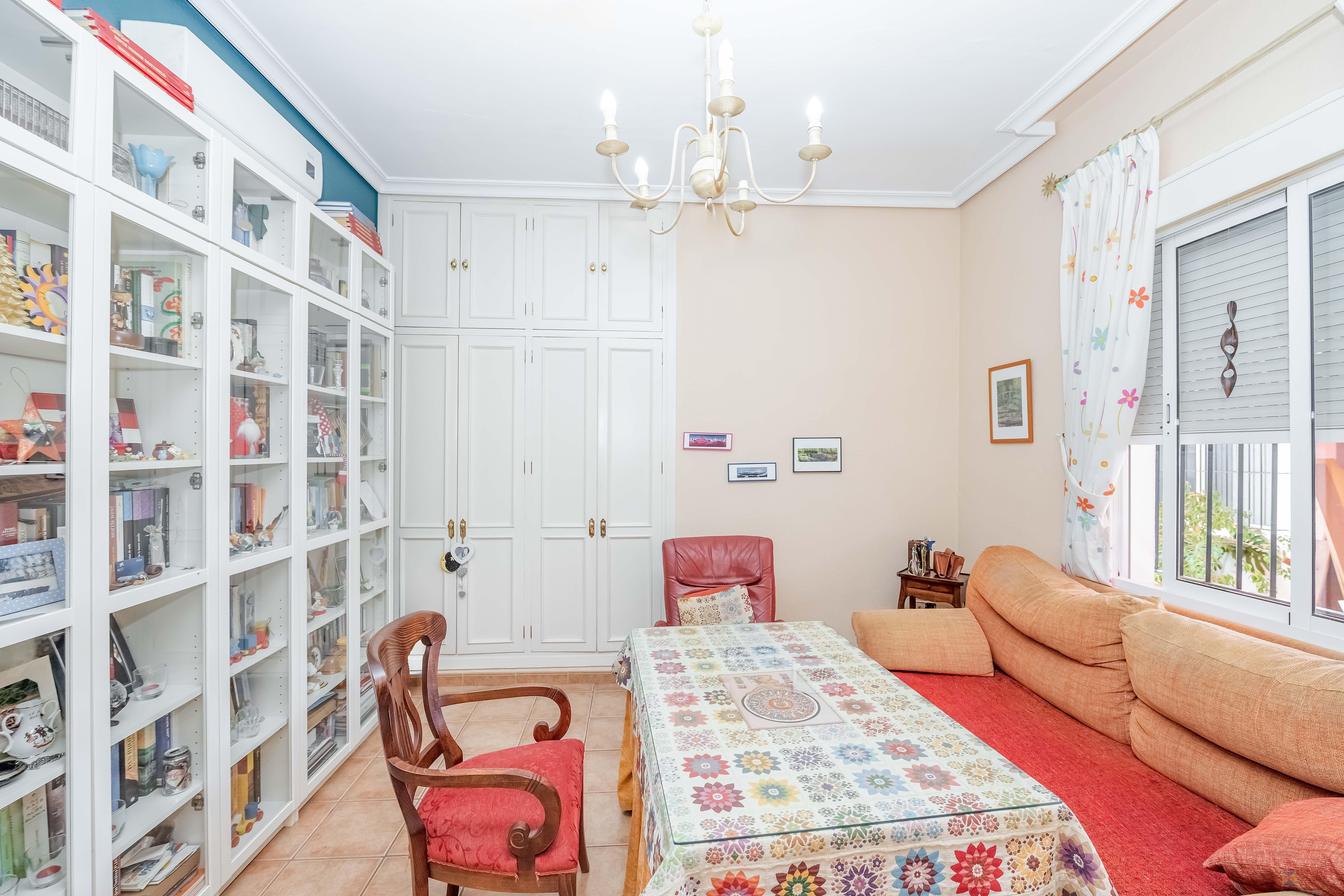 For sale of villa in Dos Hermanas