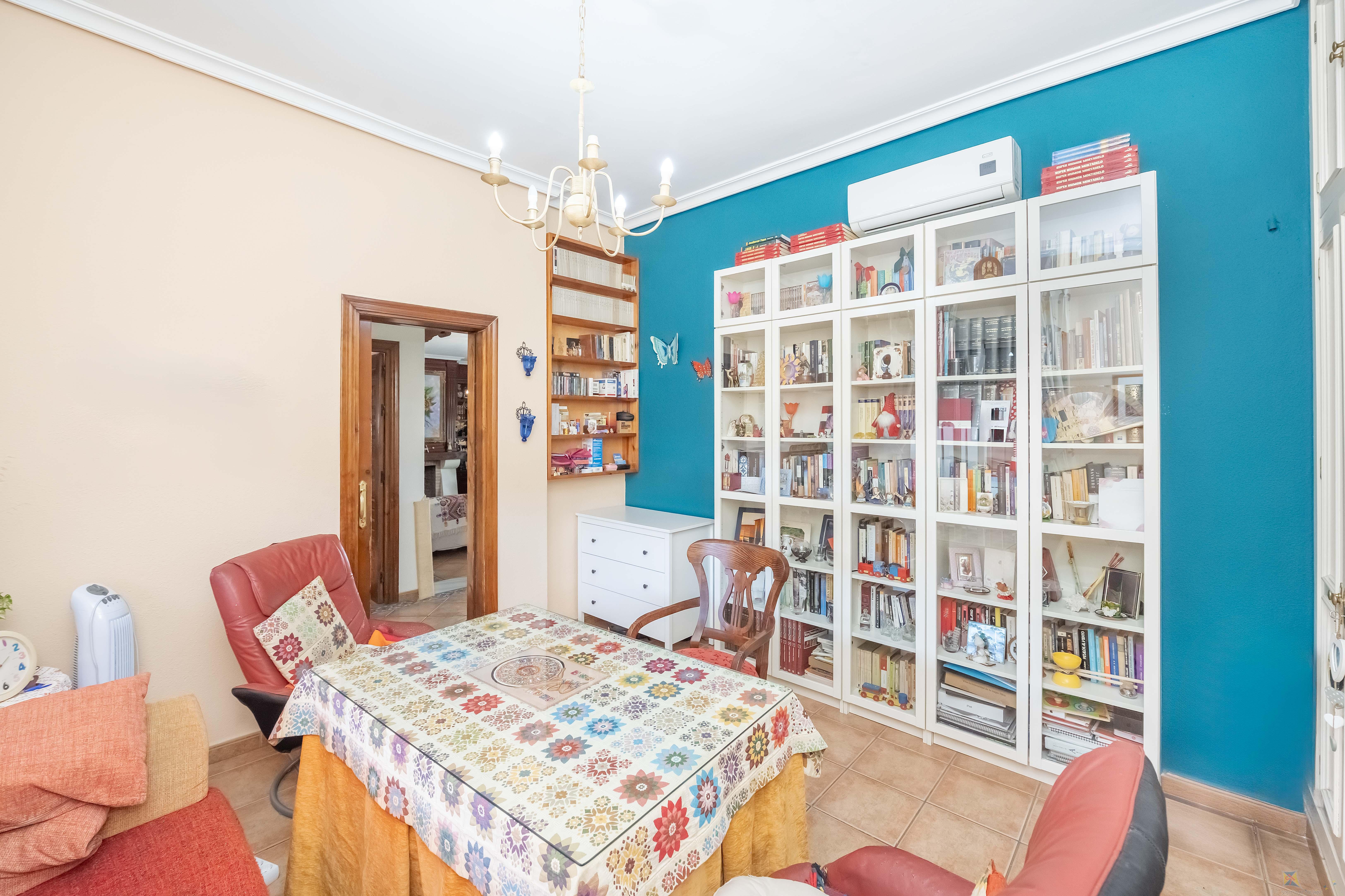 For sale of villa in Dos Hermanas