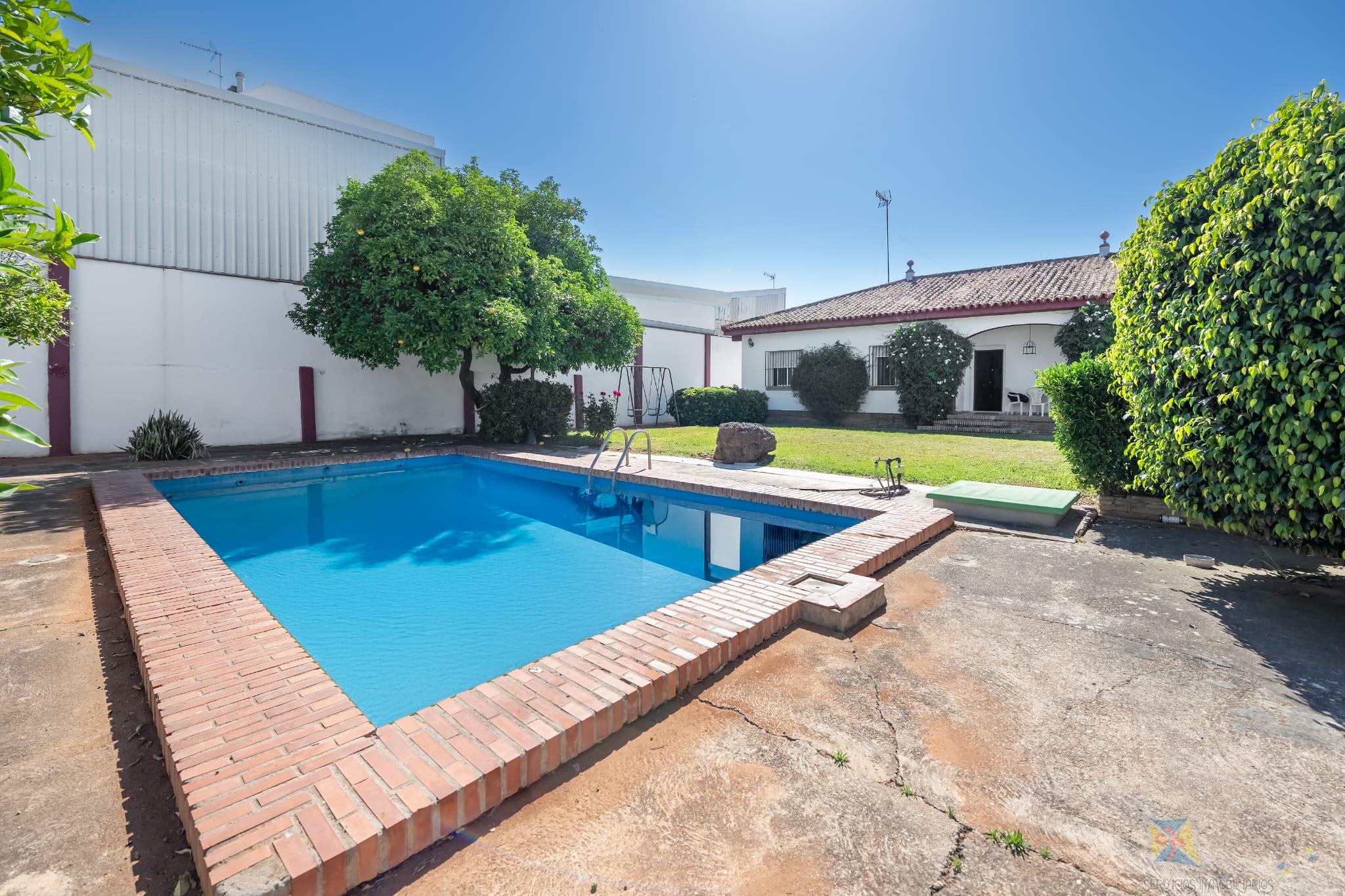For sale of villa in Dos Hermanas