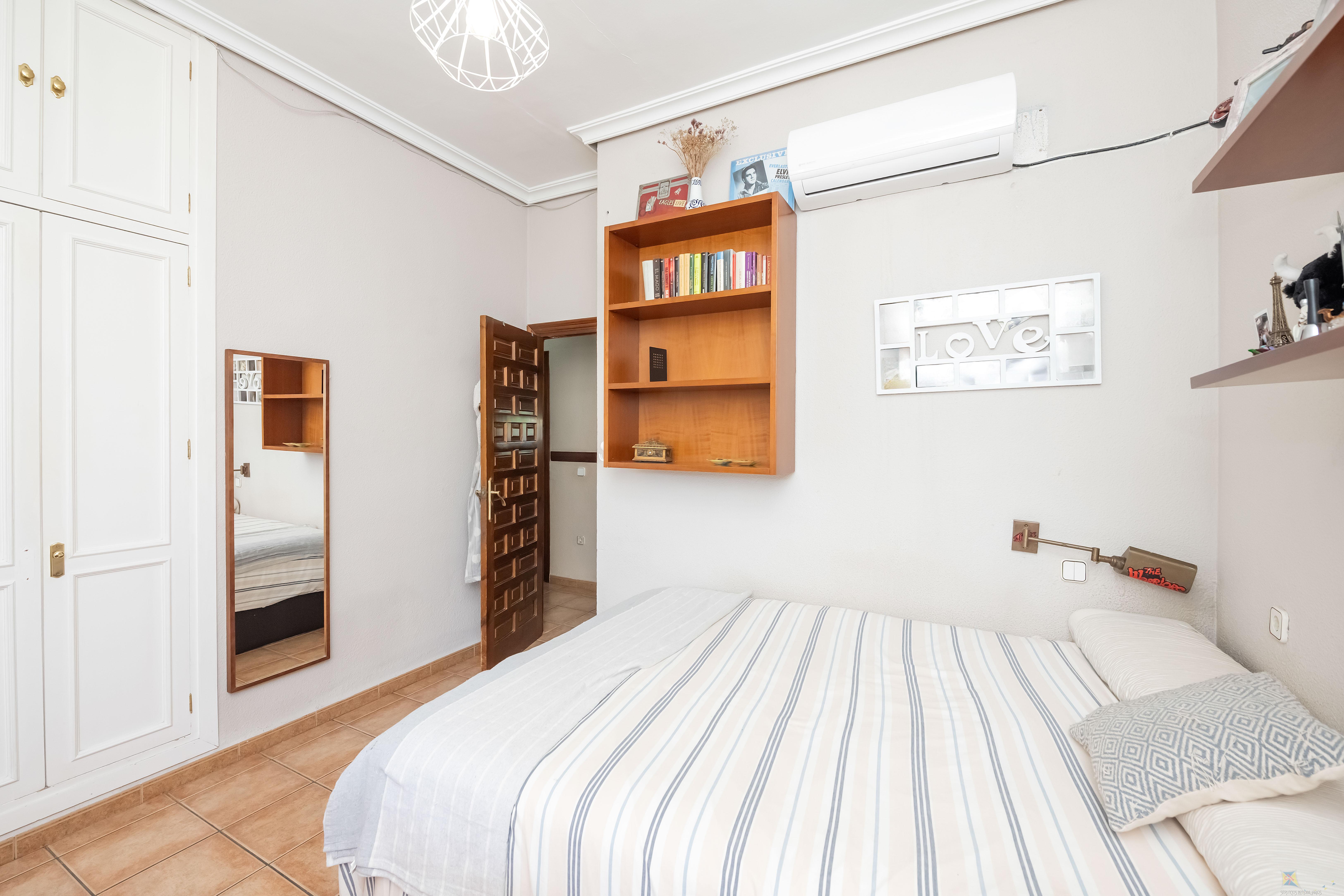 For sale of villa in Dos Hermanas
